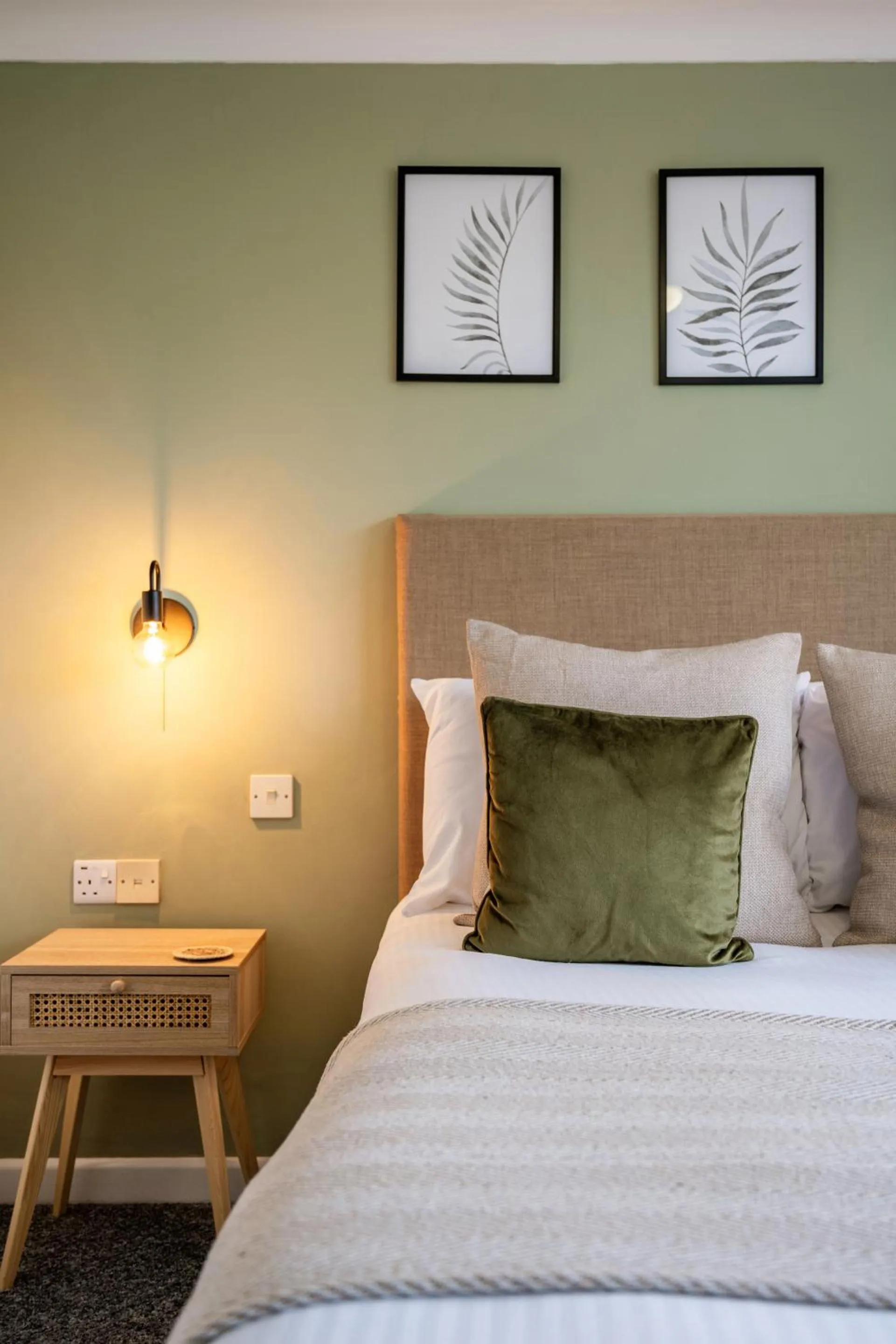 Bedroom, Bed in Inn For All Seasons