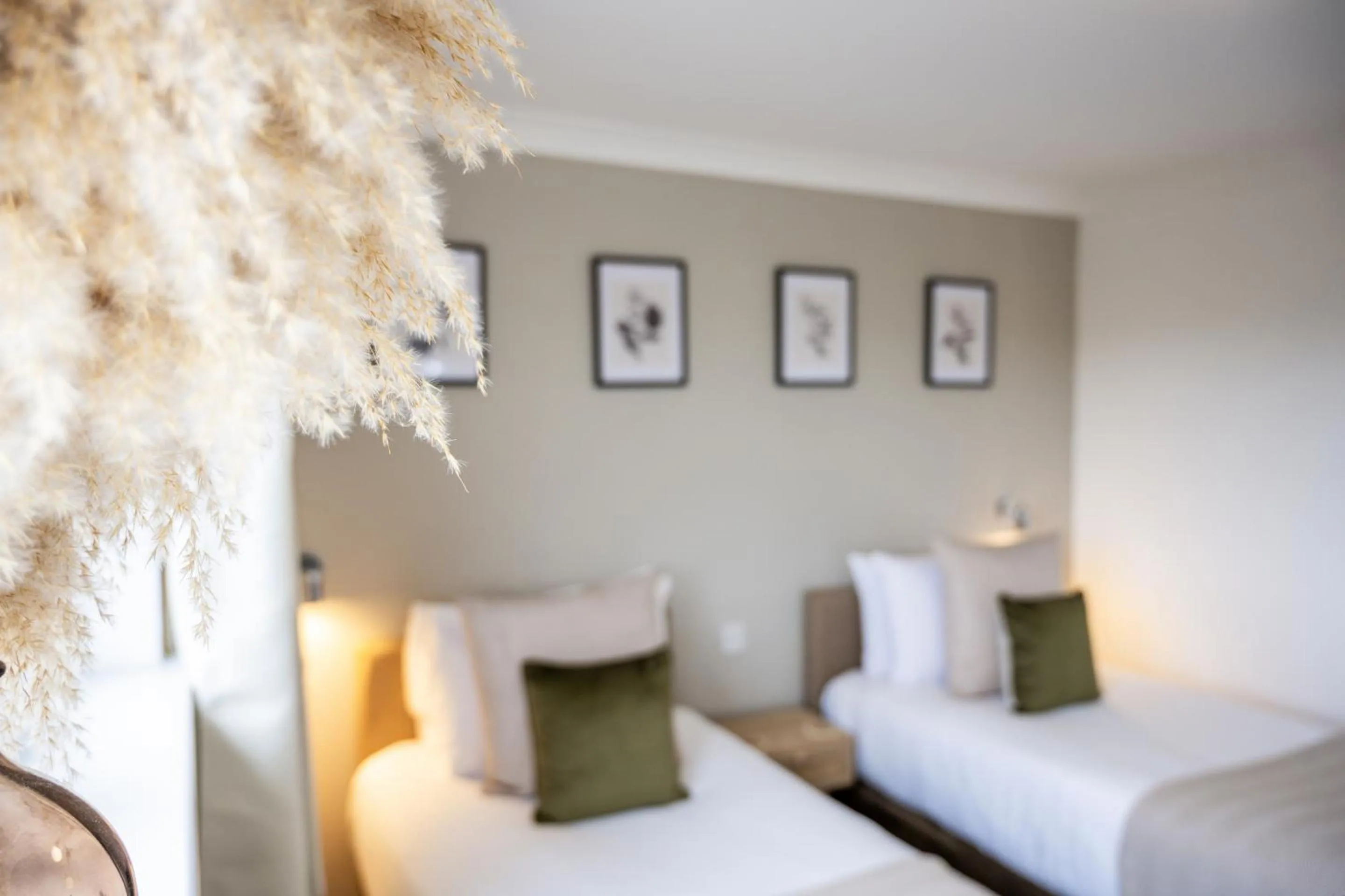 Bedroom, Bed in Inn For All Seasons