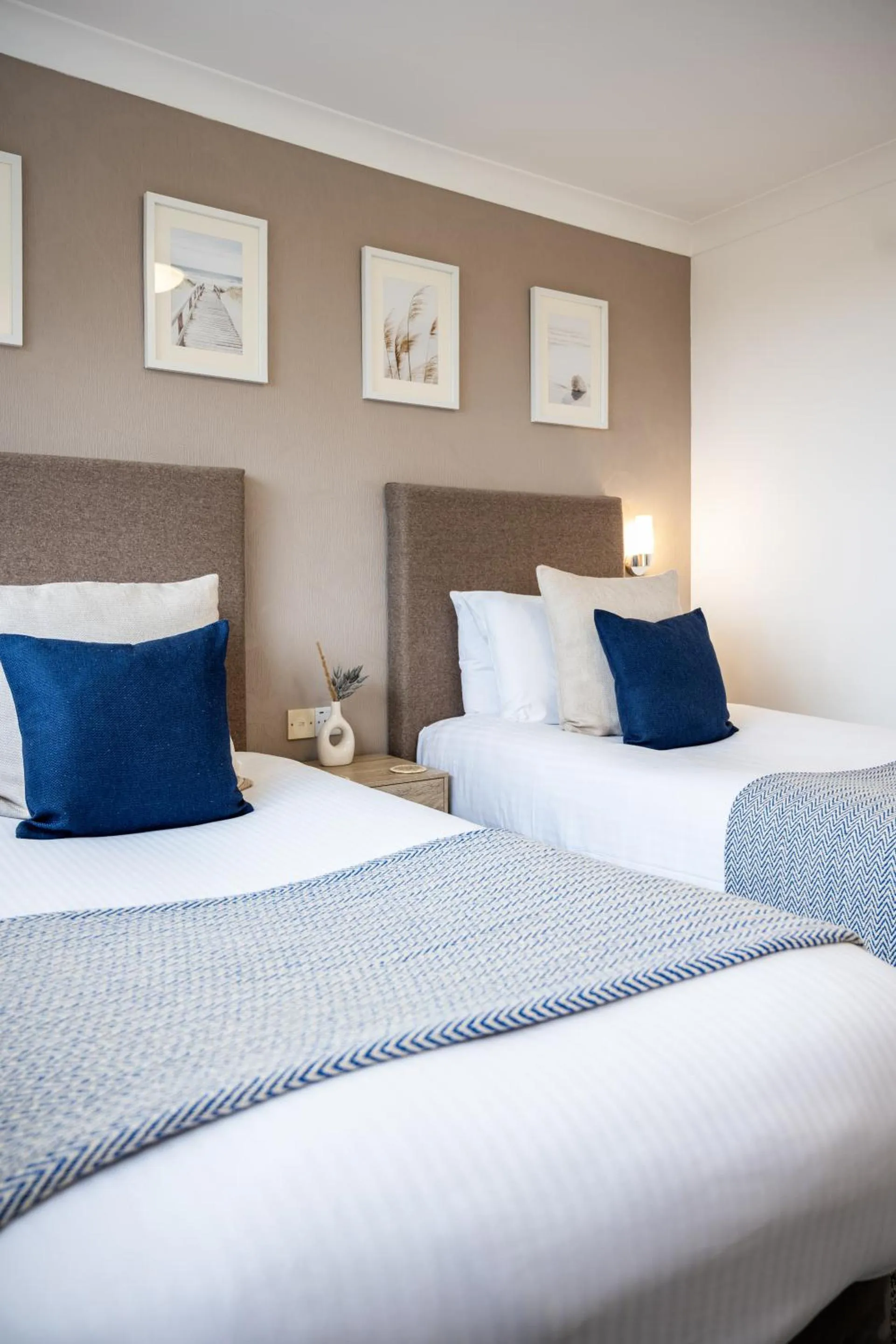 Bedroom, Bed in Inn For All Seasons