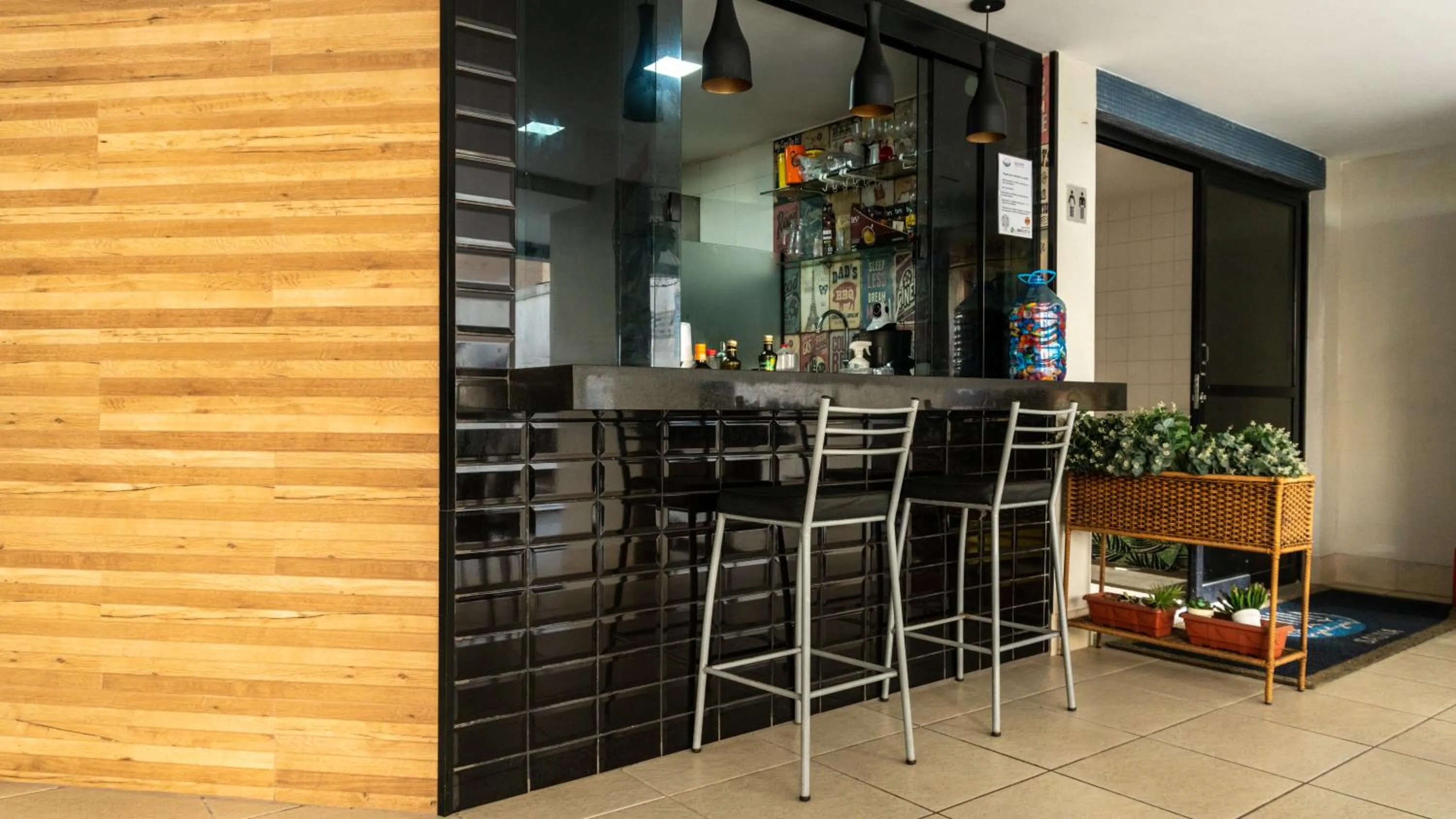 Restaurant/places to eat in Duplex charmoso - Ótima localização