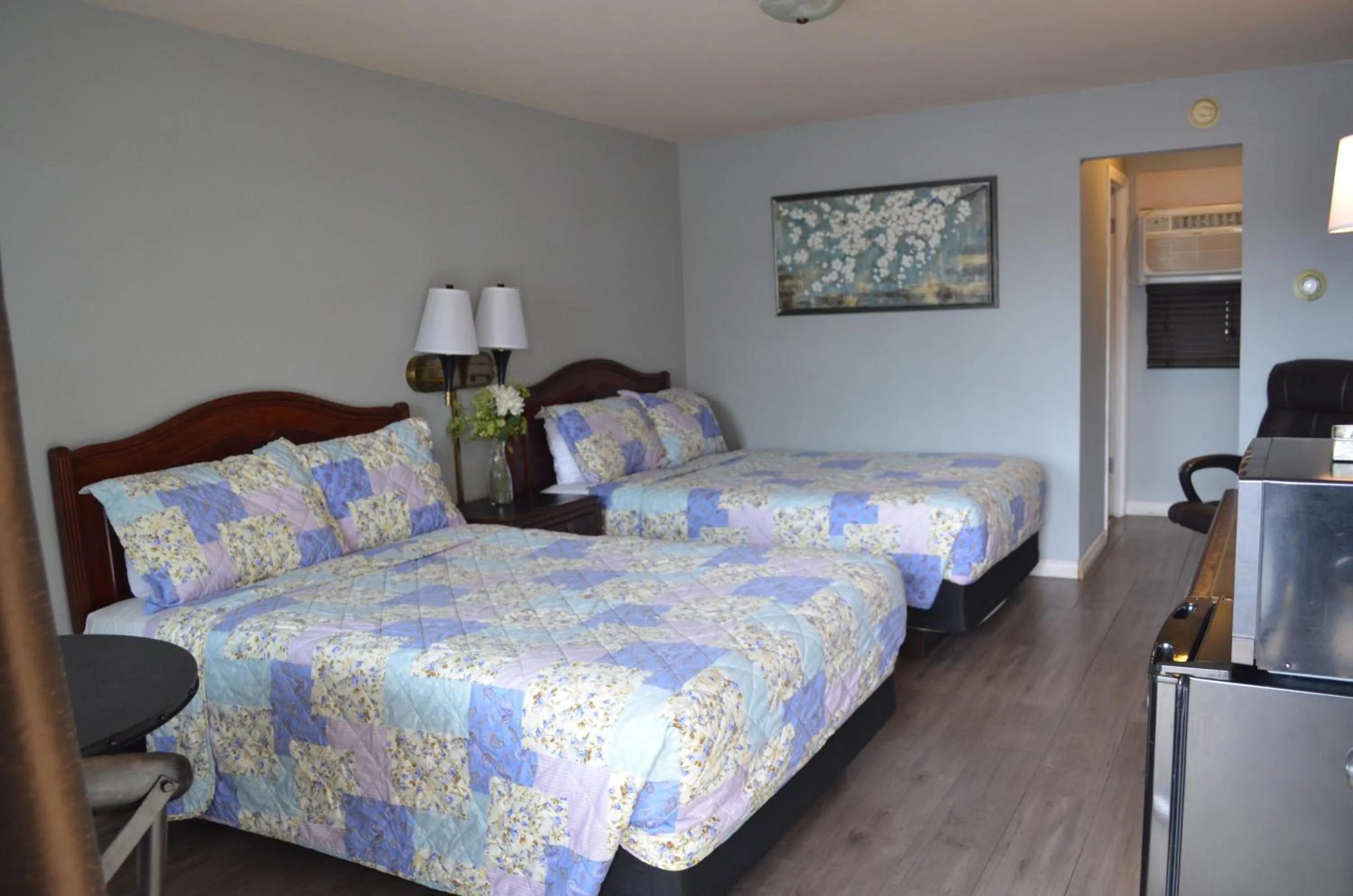 Bed in Gateway Inn Oaklawn-Chicago Midway airport