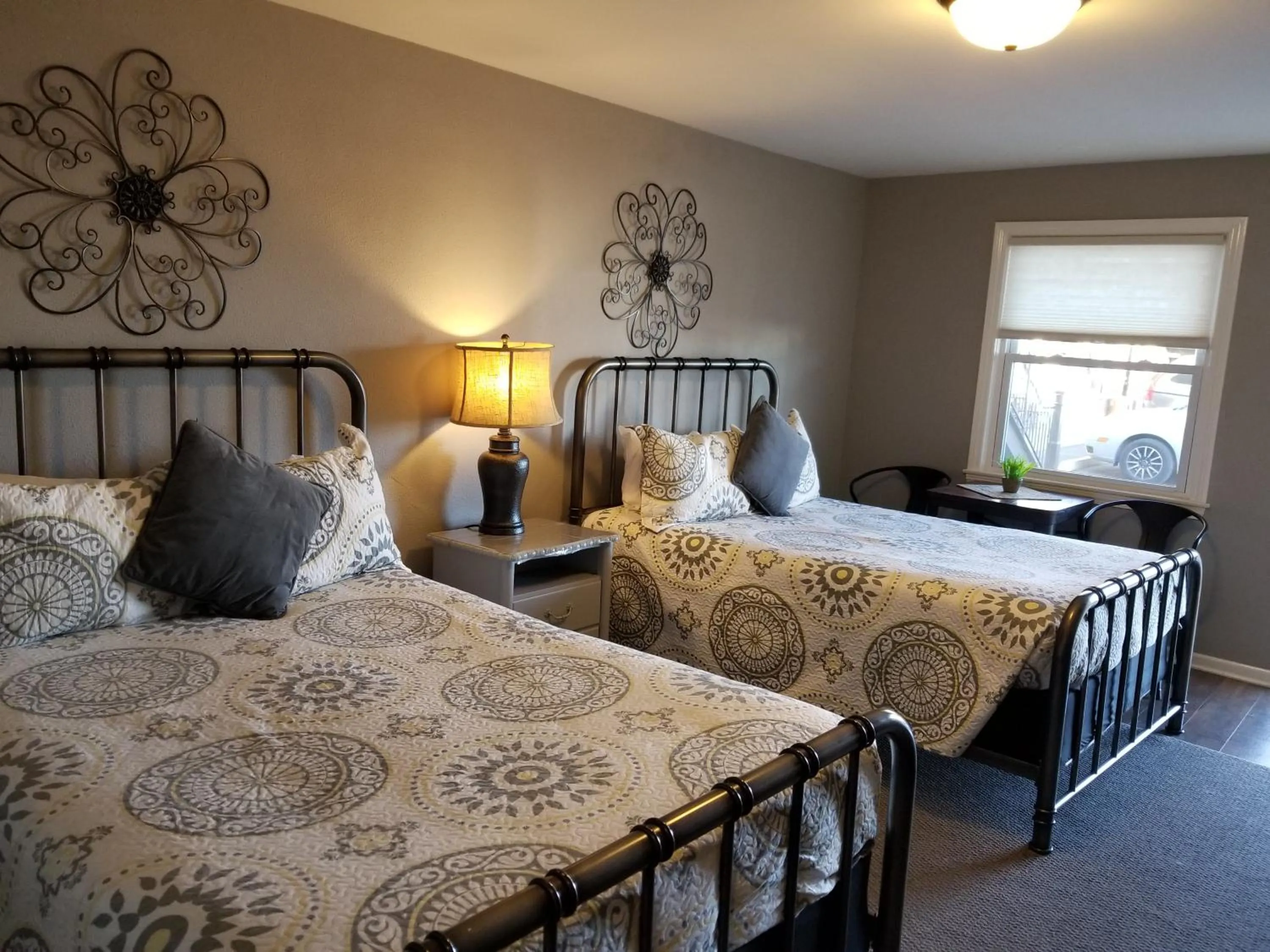 Bed in Gateway Inn Oaklawn-Chicago Midway airport