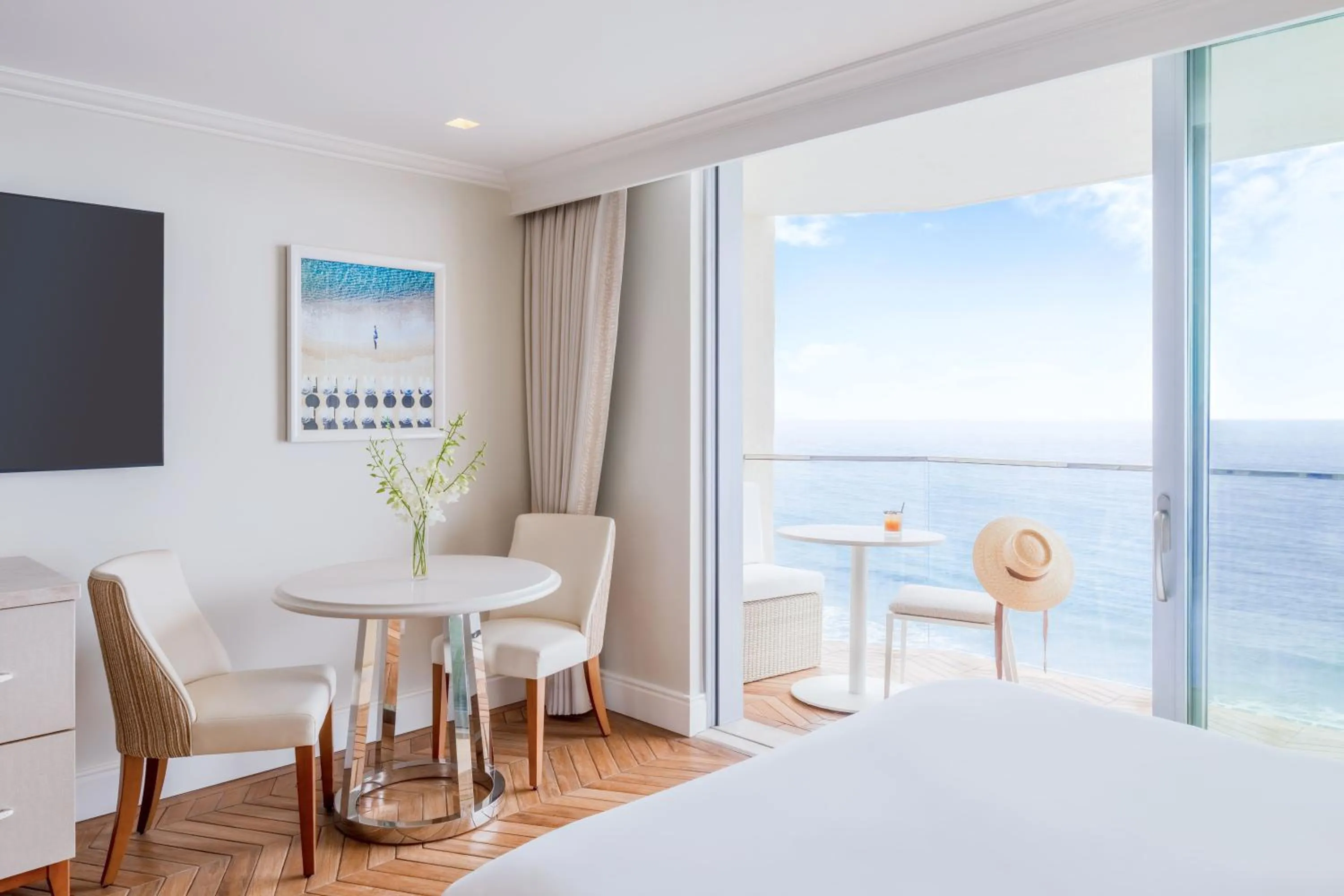 Bed in Surf & Sand Laguna Beach