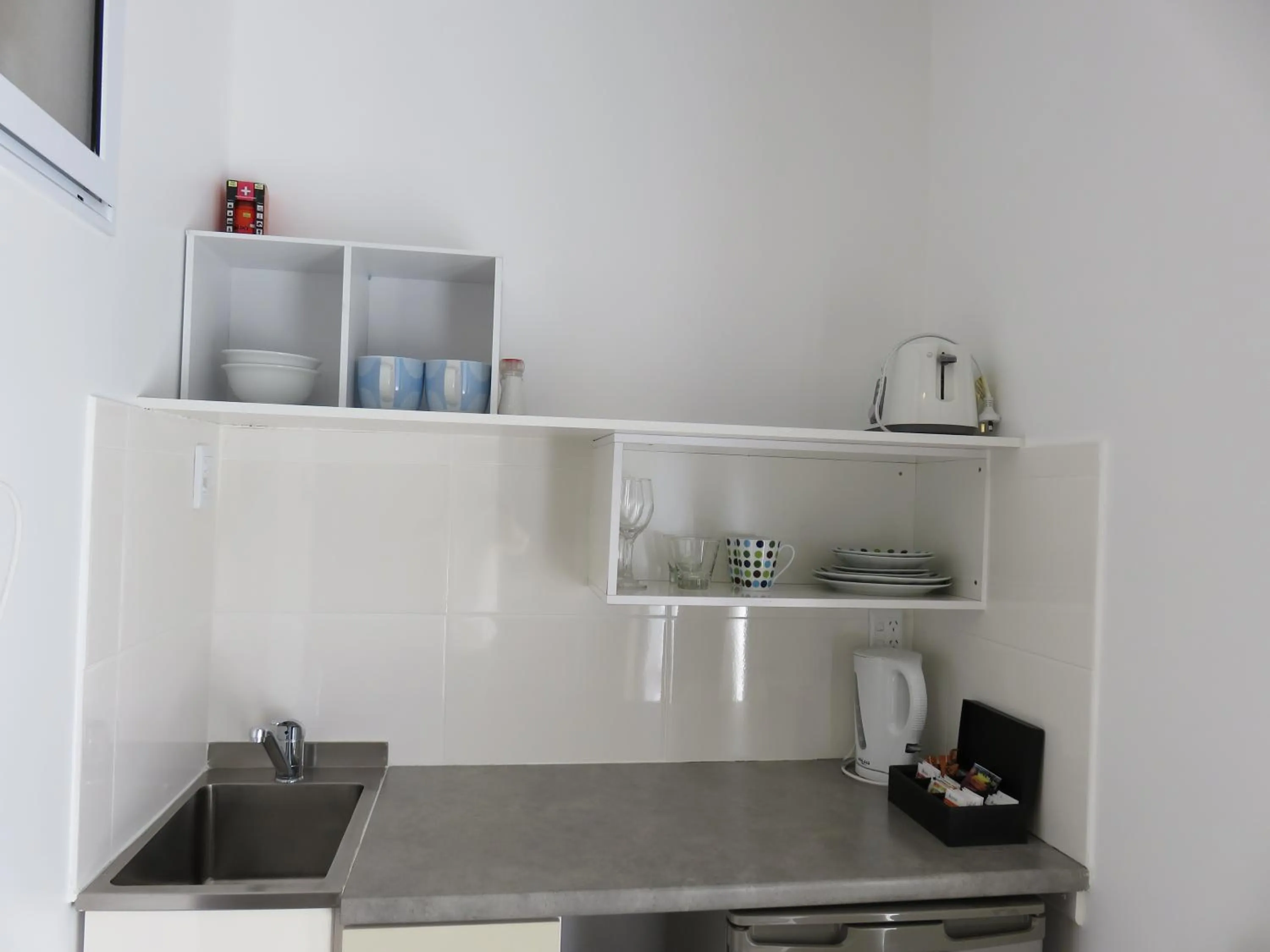 Kitchen or kitchenette in McWilliam Apartments