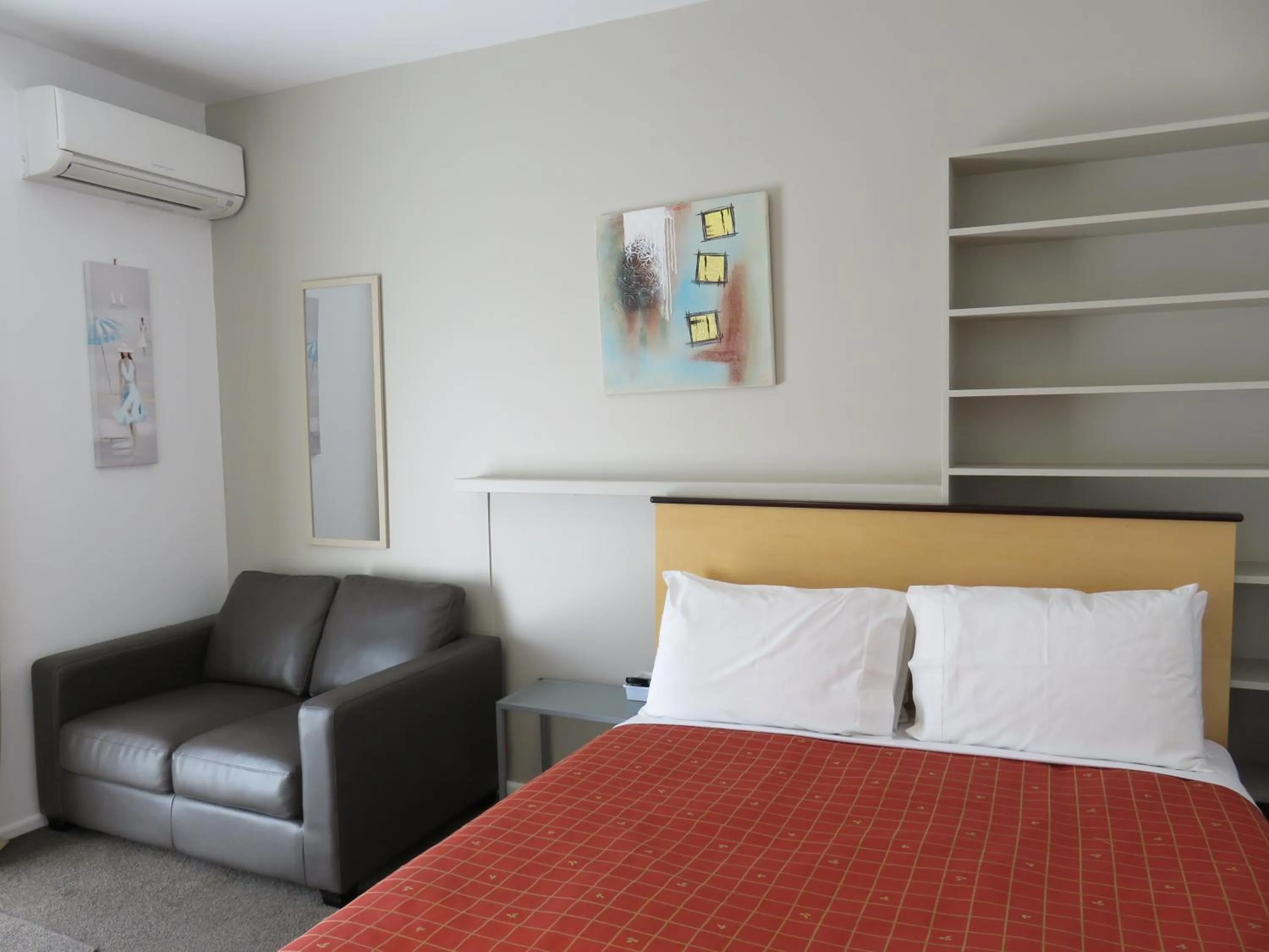 Decorative detail, Bed in McWilliam Apartments