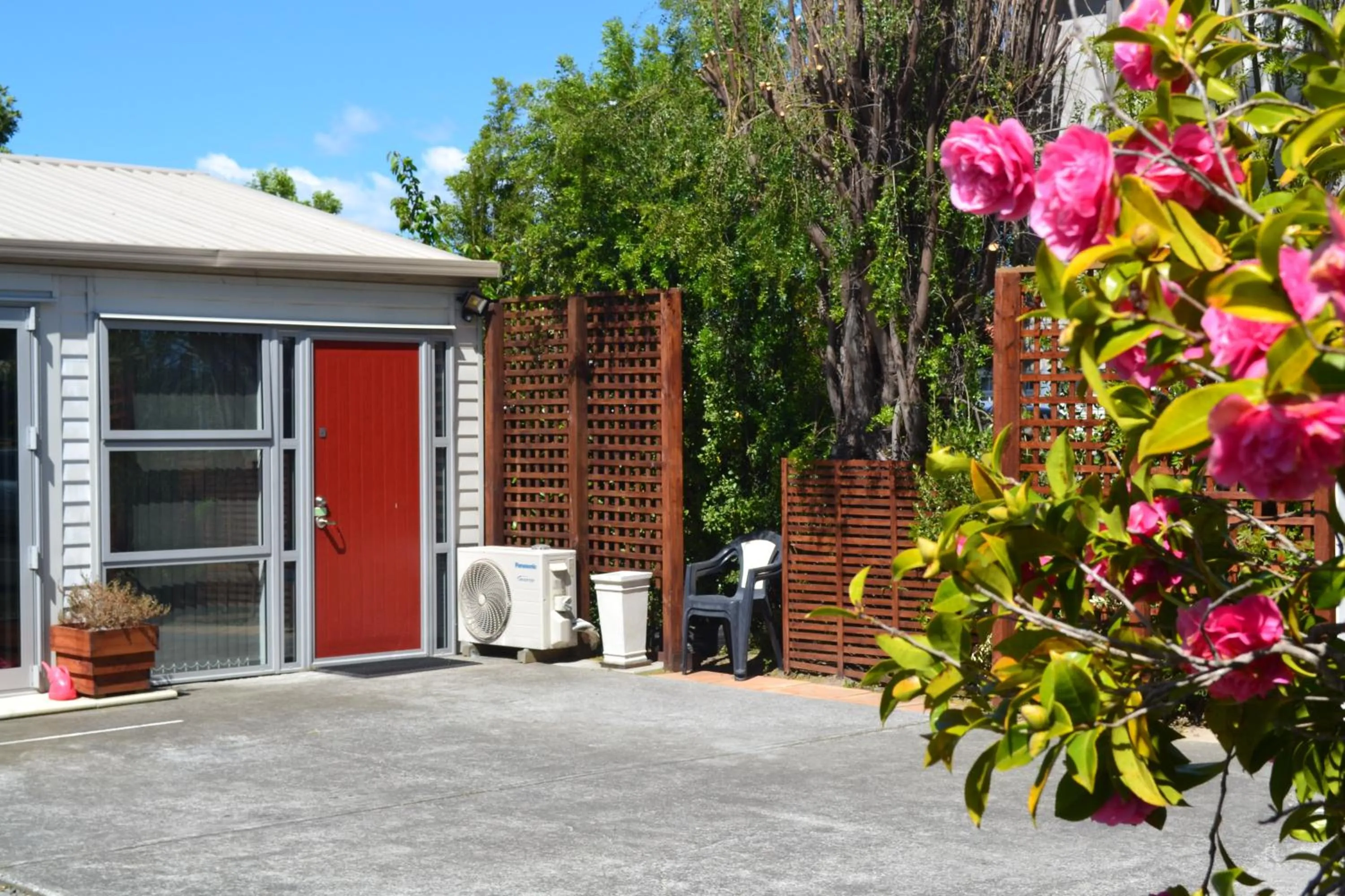 Facade/entrance in McWilliam Apartments