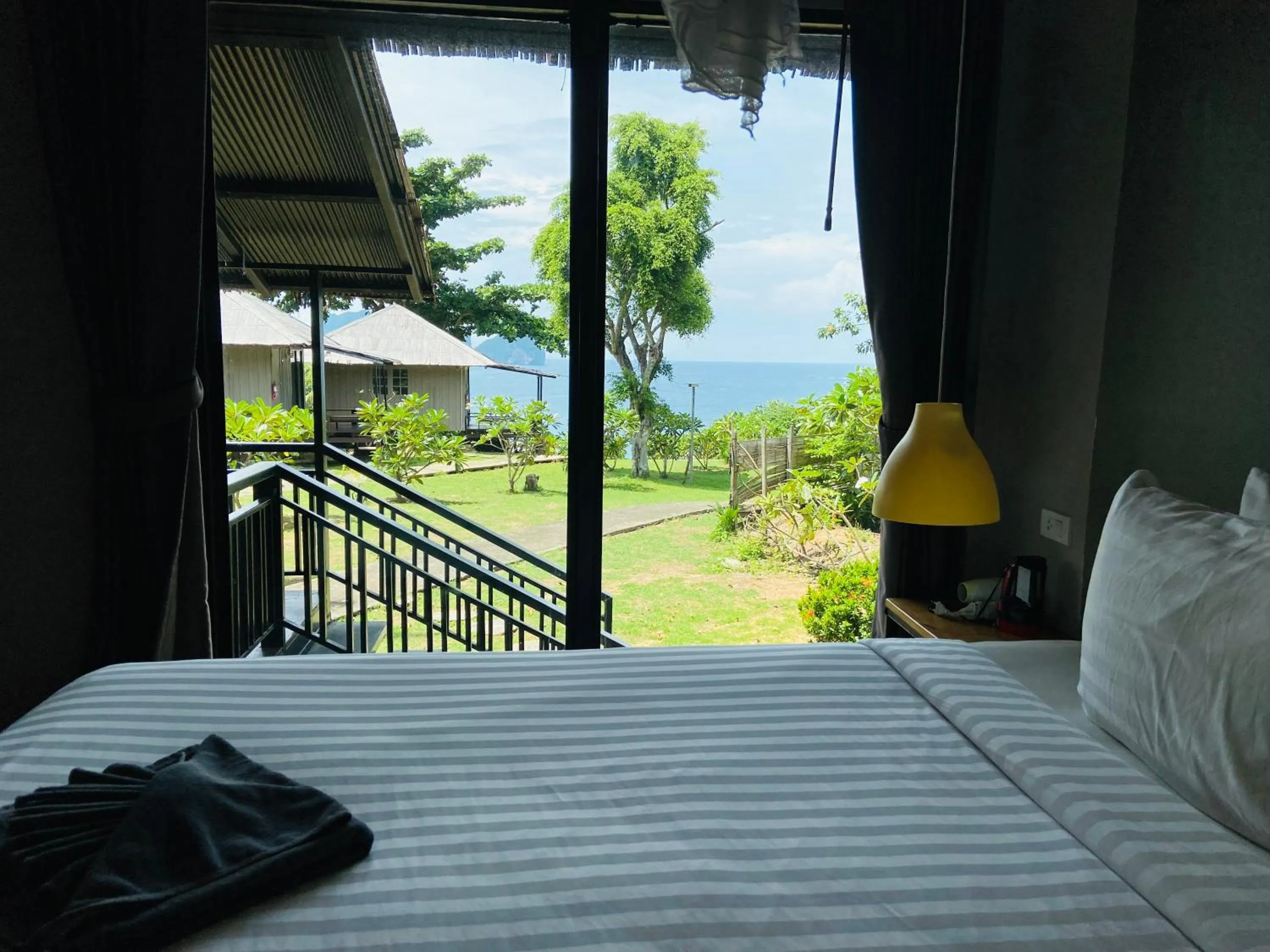 Sea view, Bed in HIP Seaview Resort @ Phi Phi