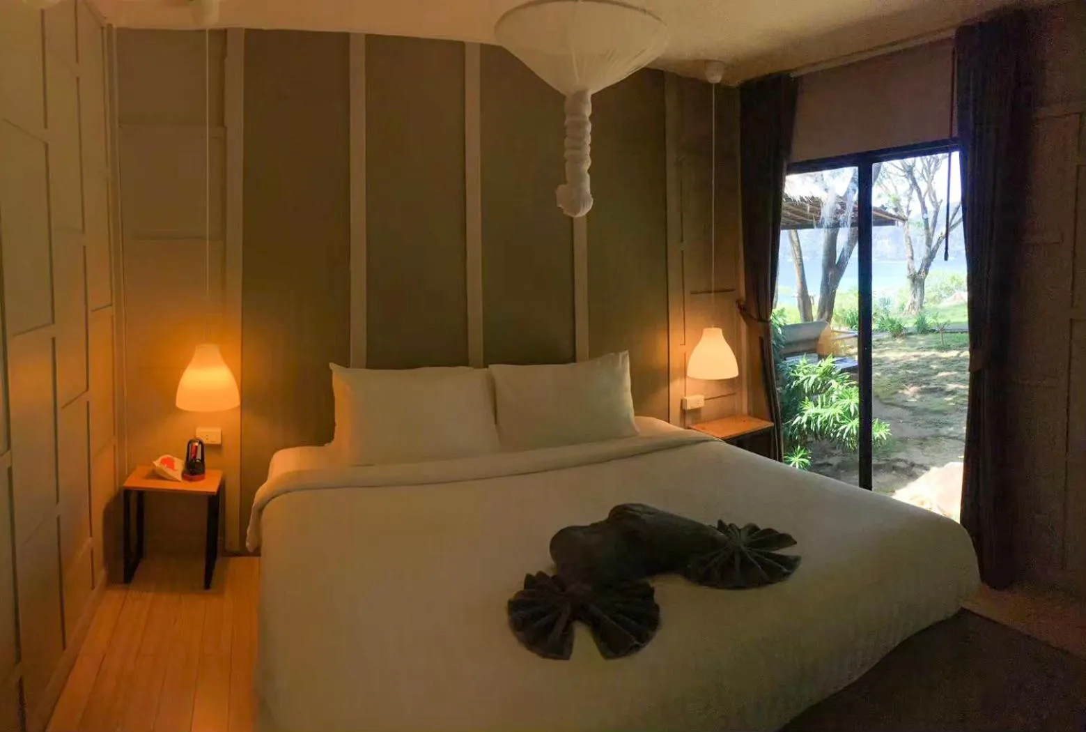 Photo of the whole room, Bed in HIP Seaview Resort @ Phi Phi