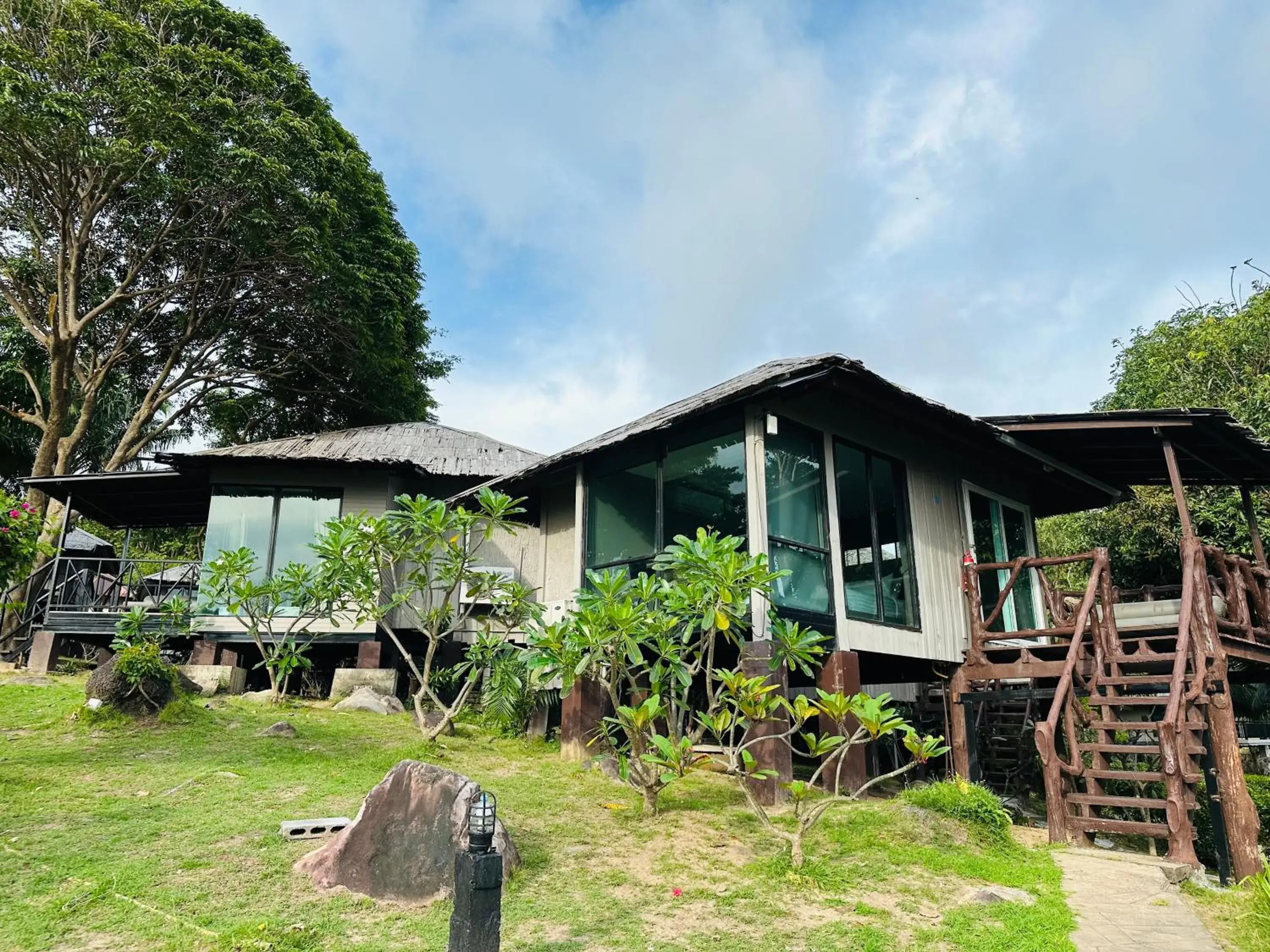 Deluxe Bungalow with Sea View in HIP Seaview Resort @ Phi Phi Deluxe Bungalow with Sea View in HIP Seaview Resort @ Phi Phi