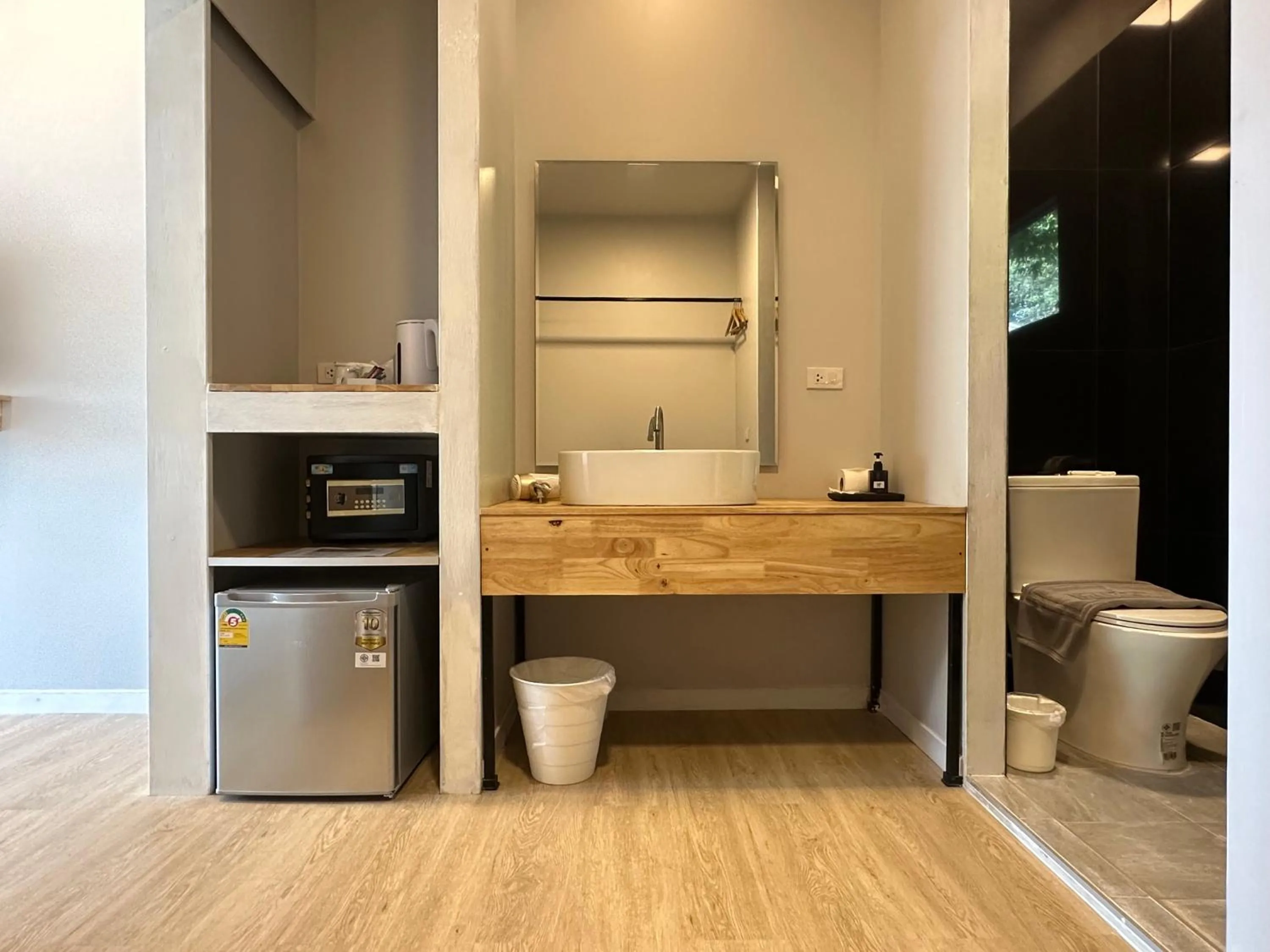 Toilet in HIP Seaview Resort @ Phi Phi