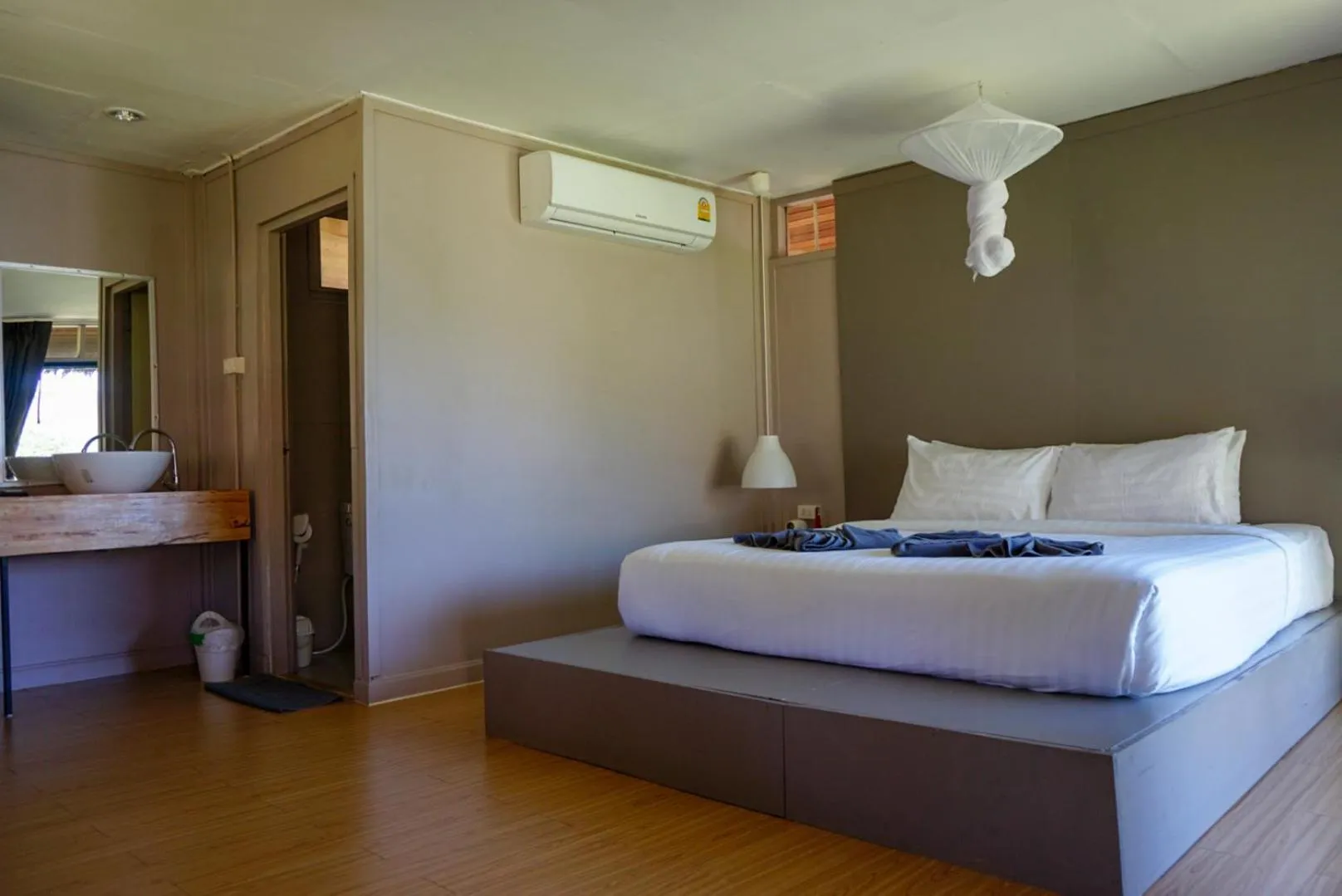 Photo of the whole room, Bed in HIP Seaview Resort @ Phi Phi