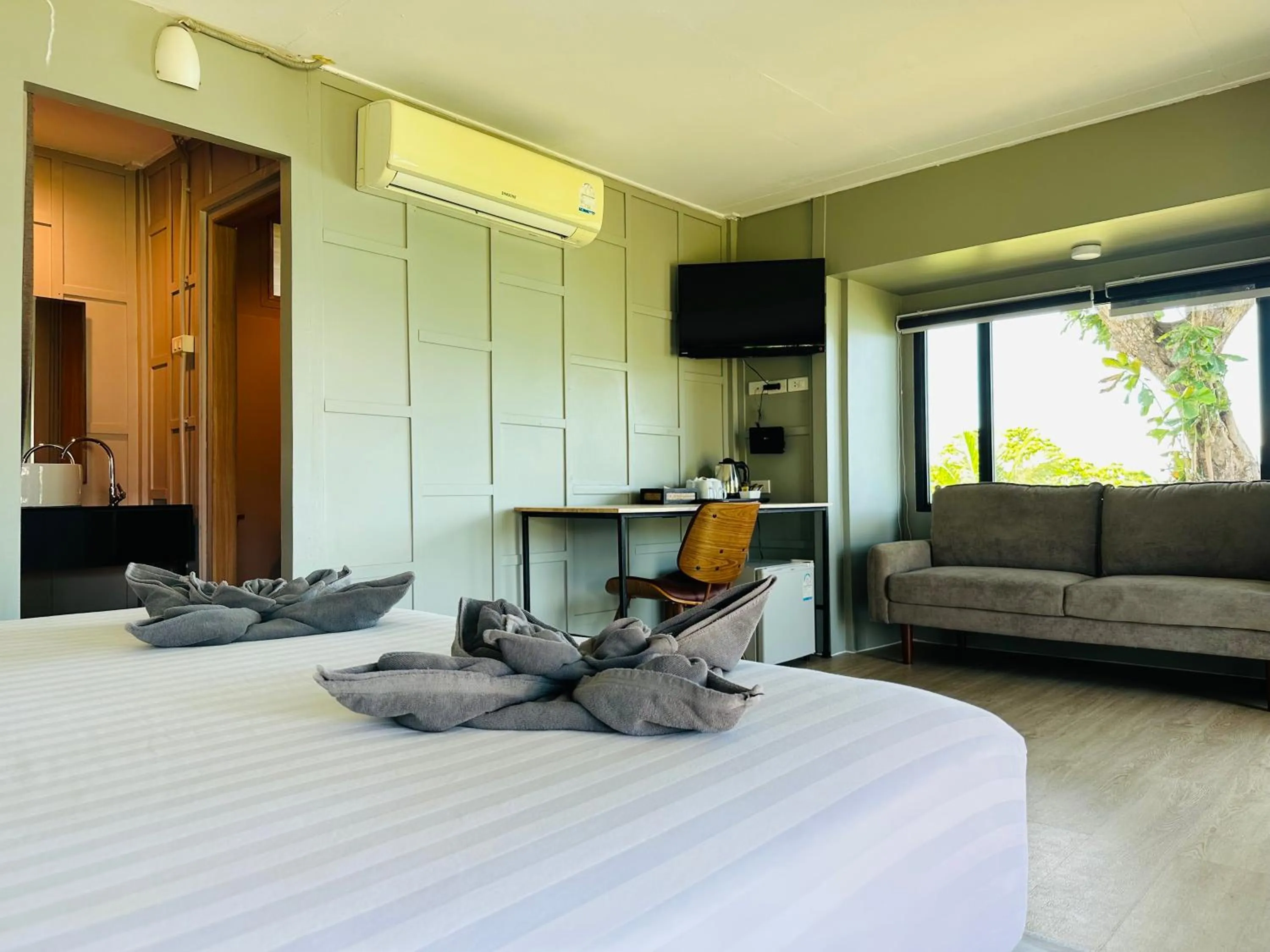 Bed in HIP Seaview Resort @ Phi Phi