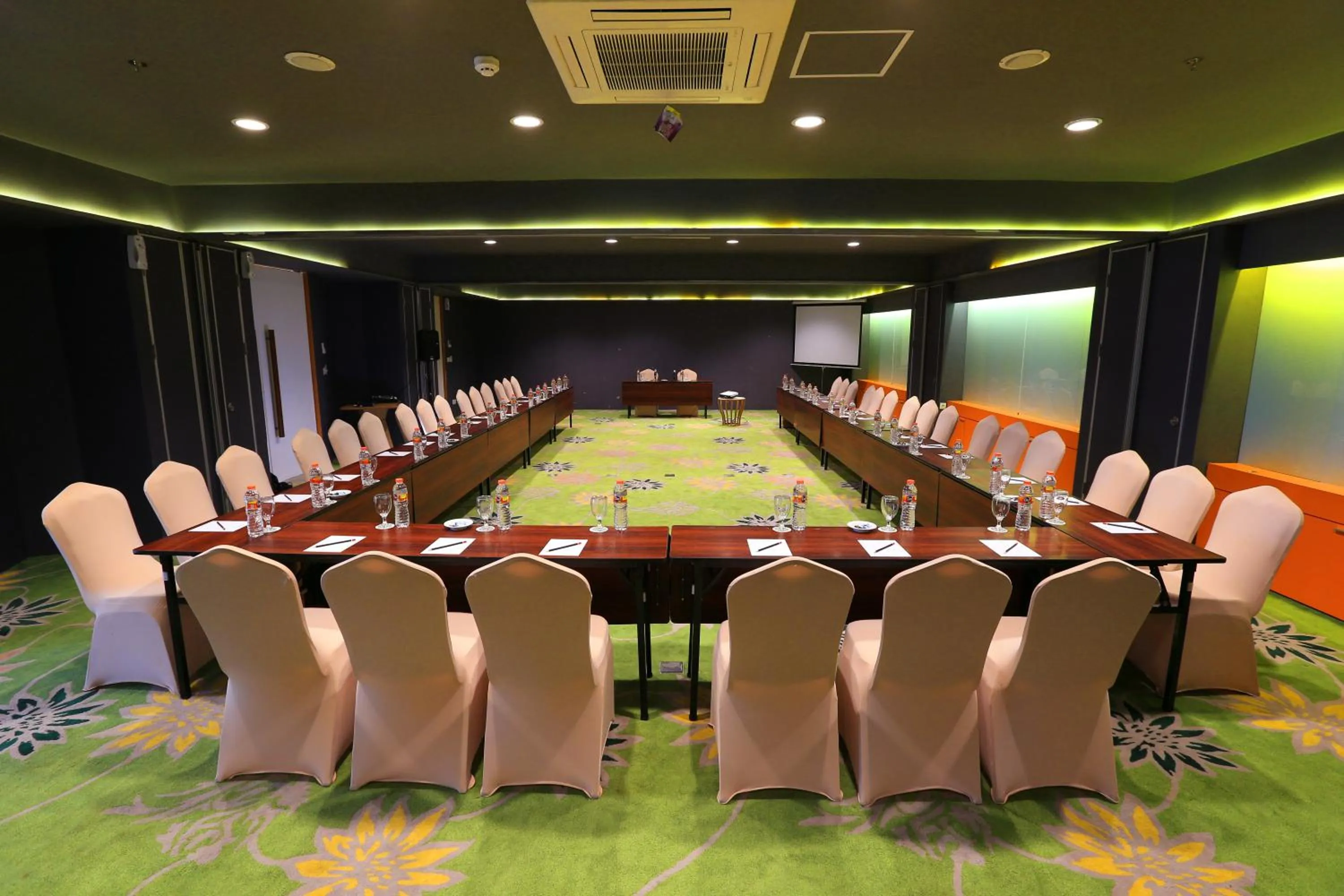 Business facilities in Amartahills Hotel and Resort