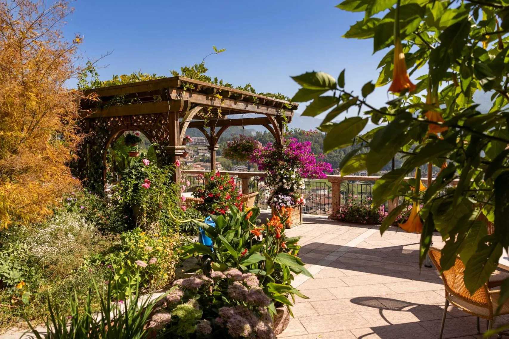 Garden view in Miravalle