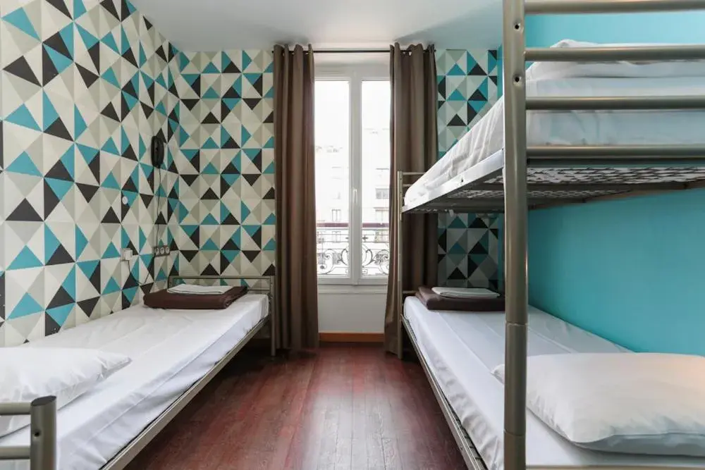 Bed in 4-Bed Mixed Dormitory Room in Oops! Latin quarter by Hiphophostels Bed in 4-Bed Mixed Dormitory Room in Oops! Latin quarter by Hiphophostels