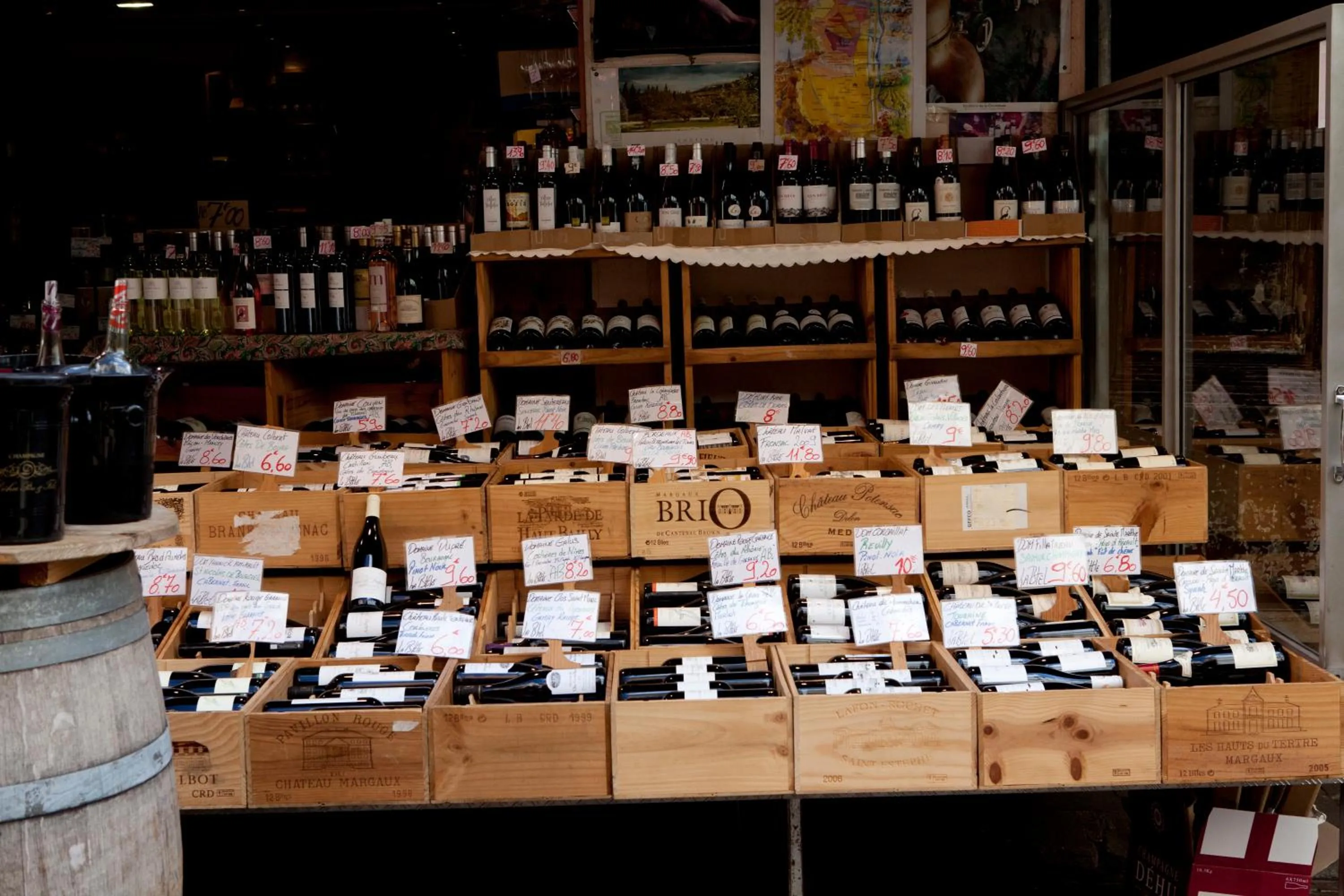 Neighbourhood in Oops! Latin quarter by Hiphophostels