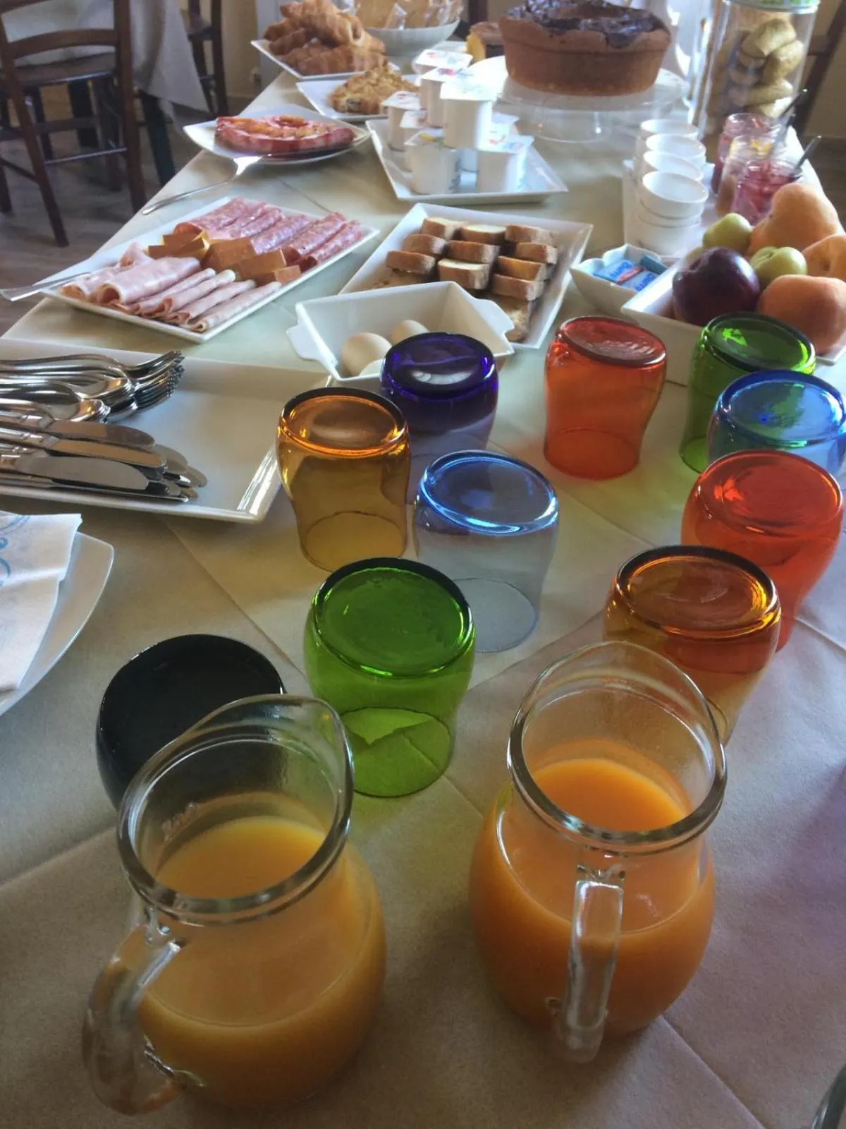 Food and drinks in Mama Lina