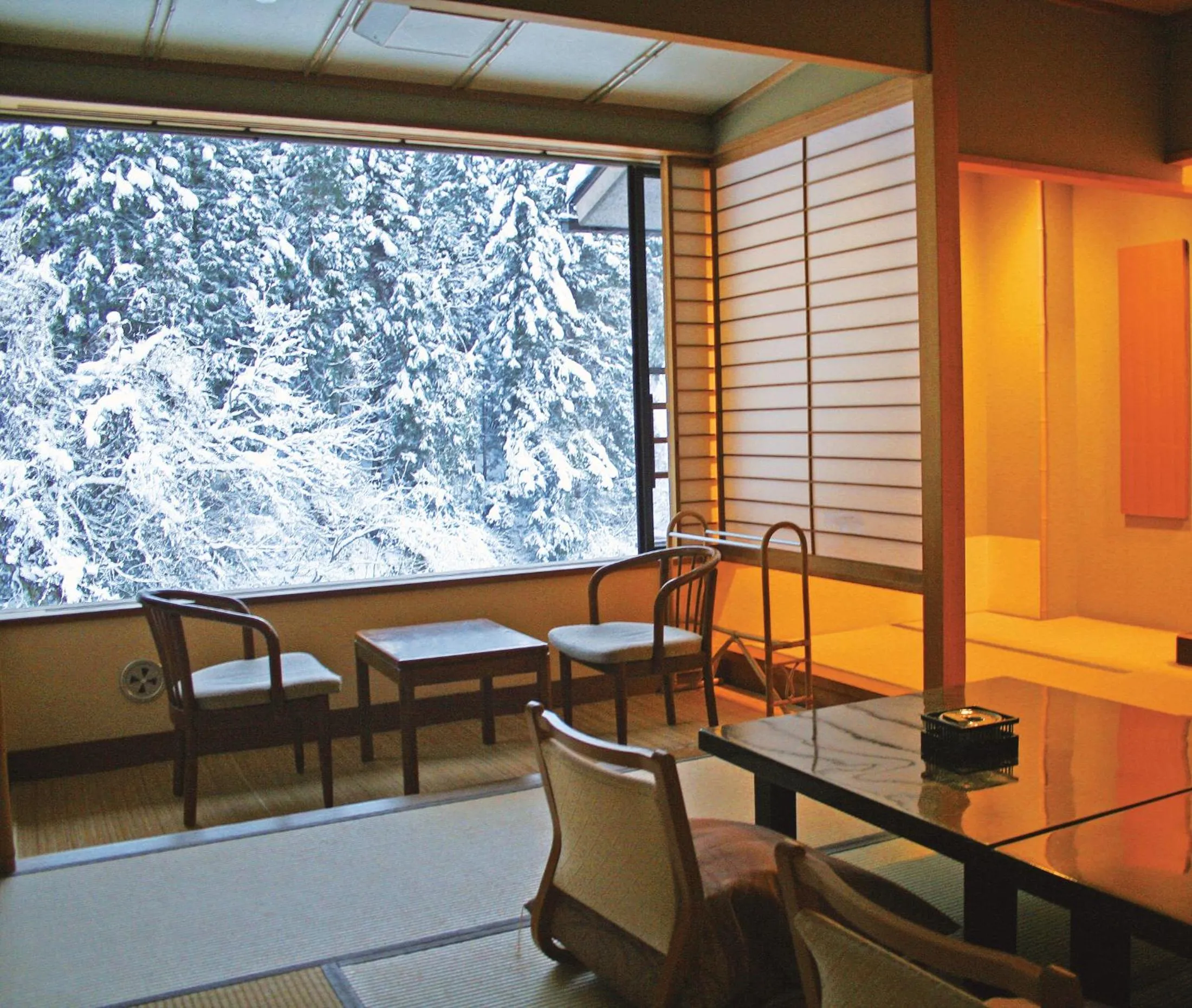 Photo of the whole room in Rankeisou