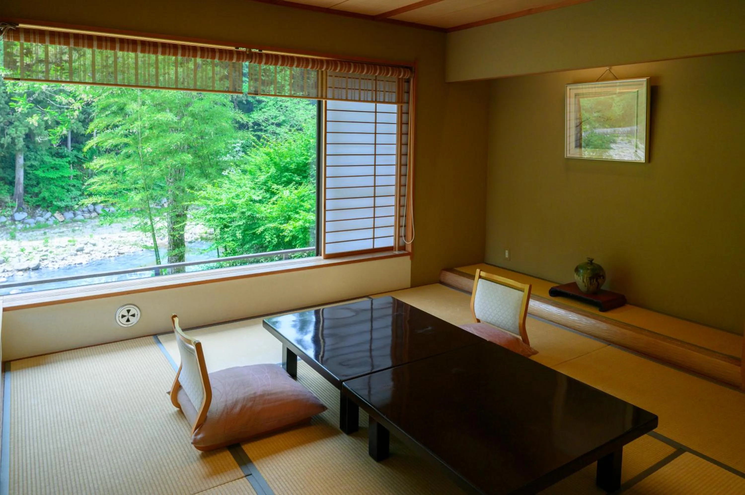 Photo of the whole room in Rankeisou