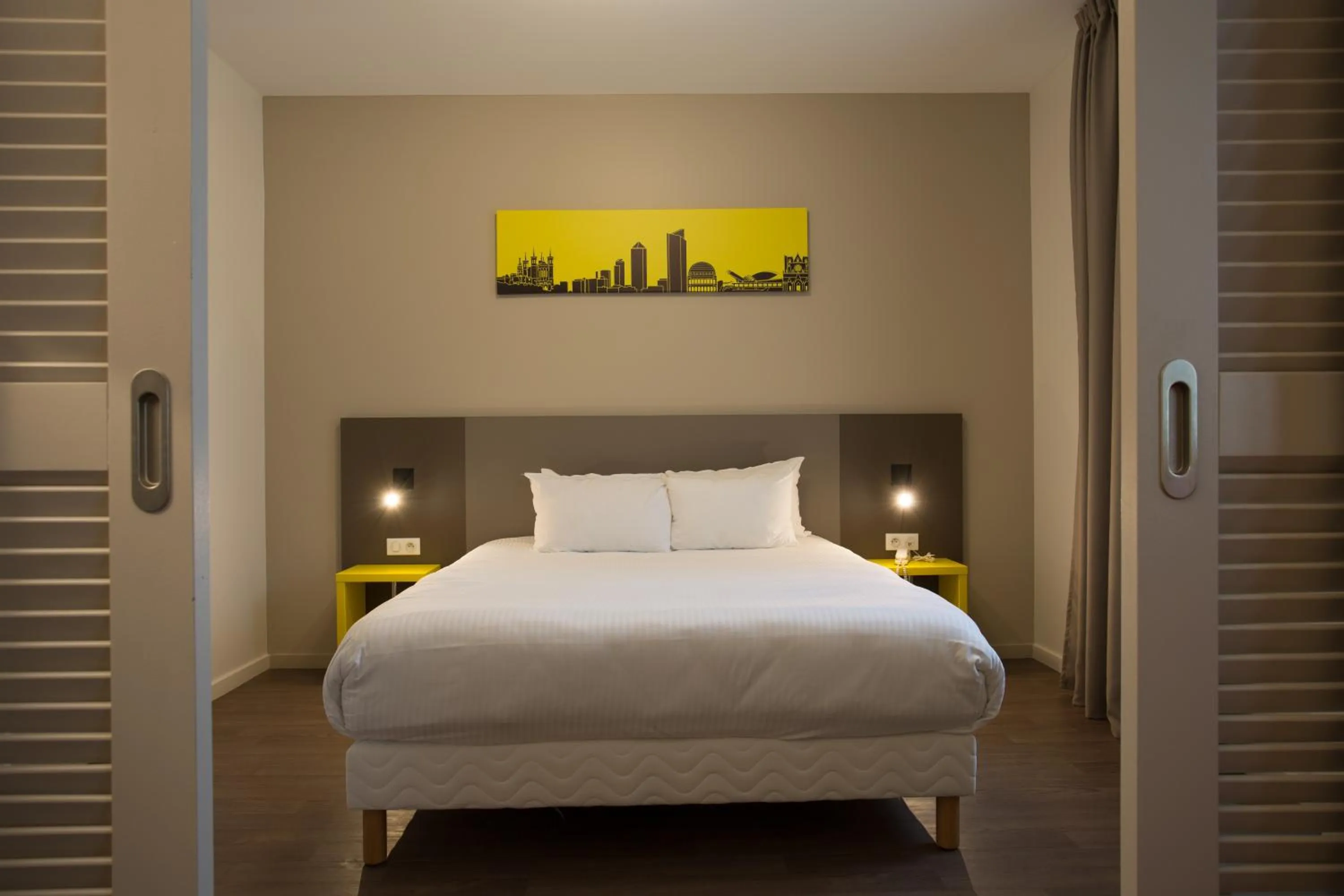 Bed in Westlodge Dardilly Lyon Nord