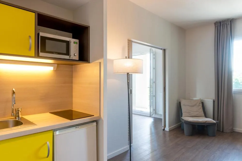 Kitchen or kitchenette in Westlodge Dardilly Lyon Nord