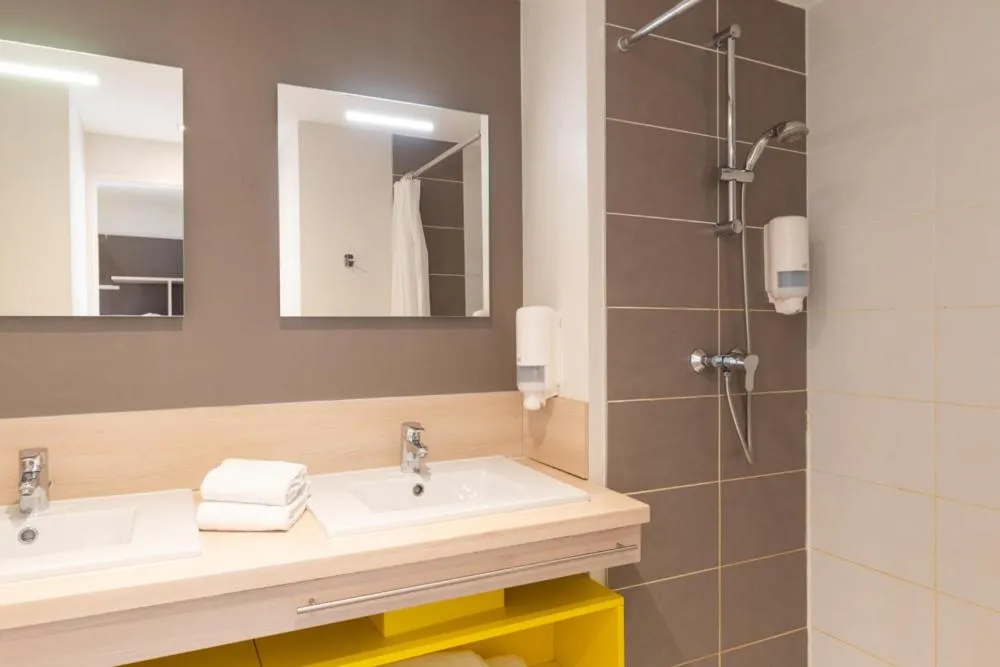 Bathroom in Westlodge Dardilly Lyon Nord