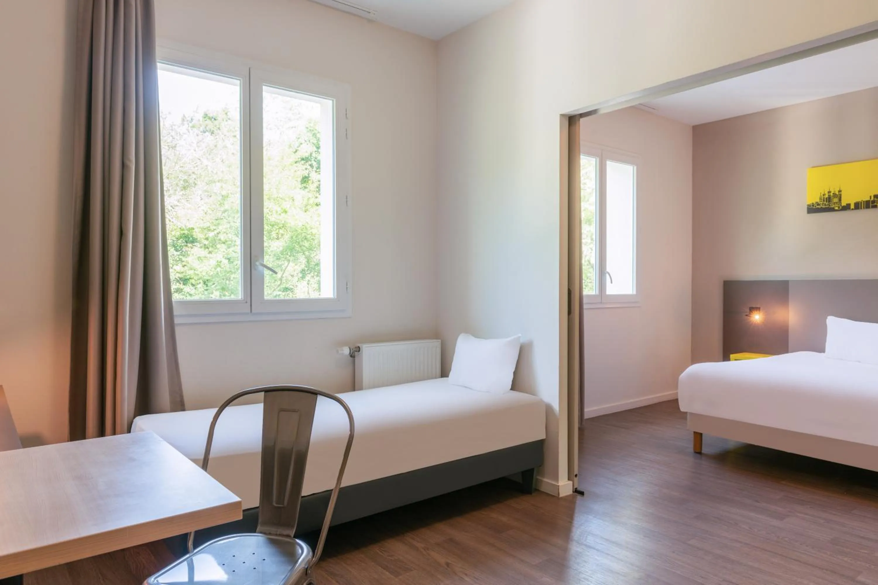 Bed in Westlodge Dardilly Lyon Nord