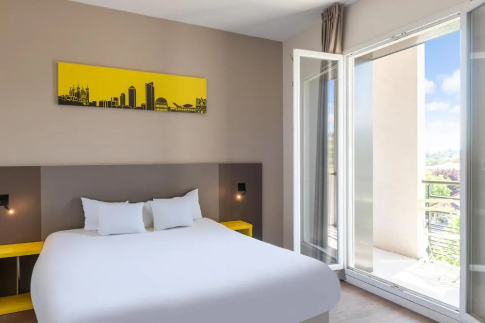 Bed in Westlodge Dardilly Lyon Nord