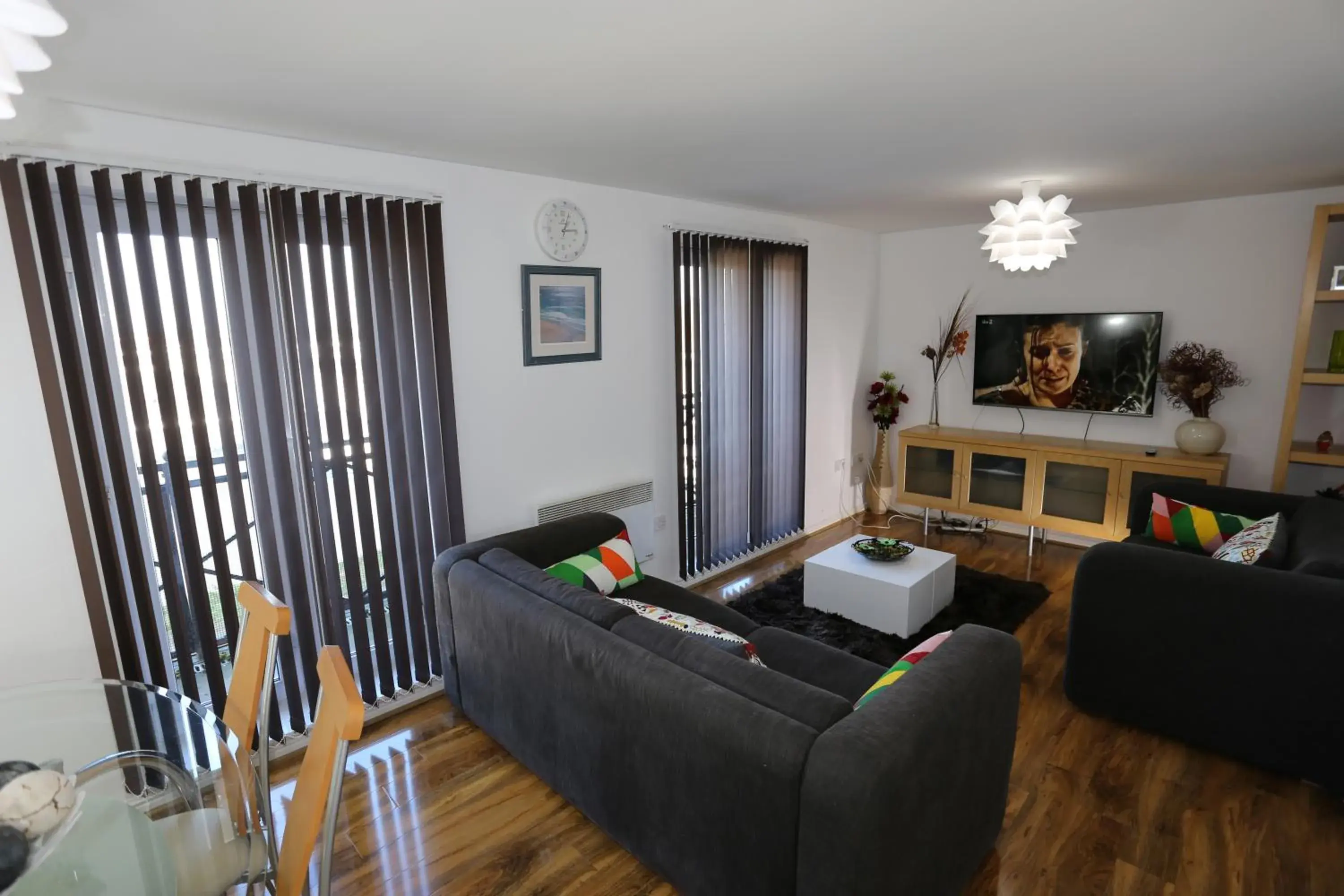 Three-Bedroom House in Abbeywood Station House London Three-Bedroom House in Abbeywood Station House London