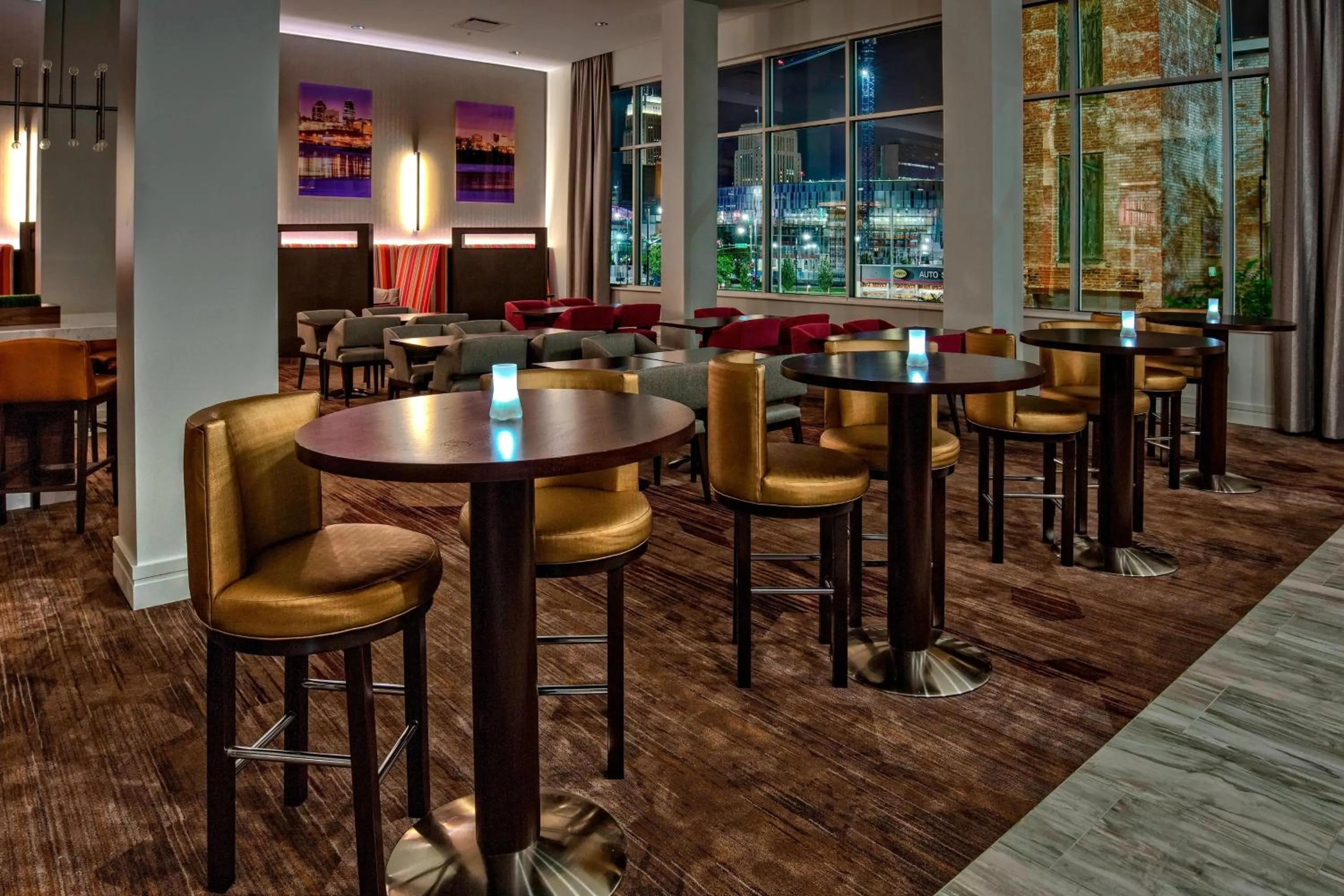 Lounge or bar in Courtyard by Marriott Kansas City Downtown/Convention Center