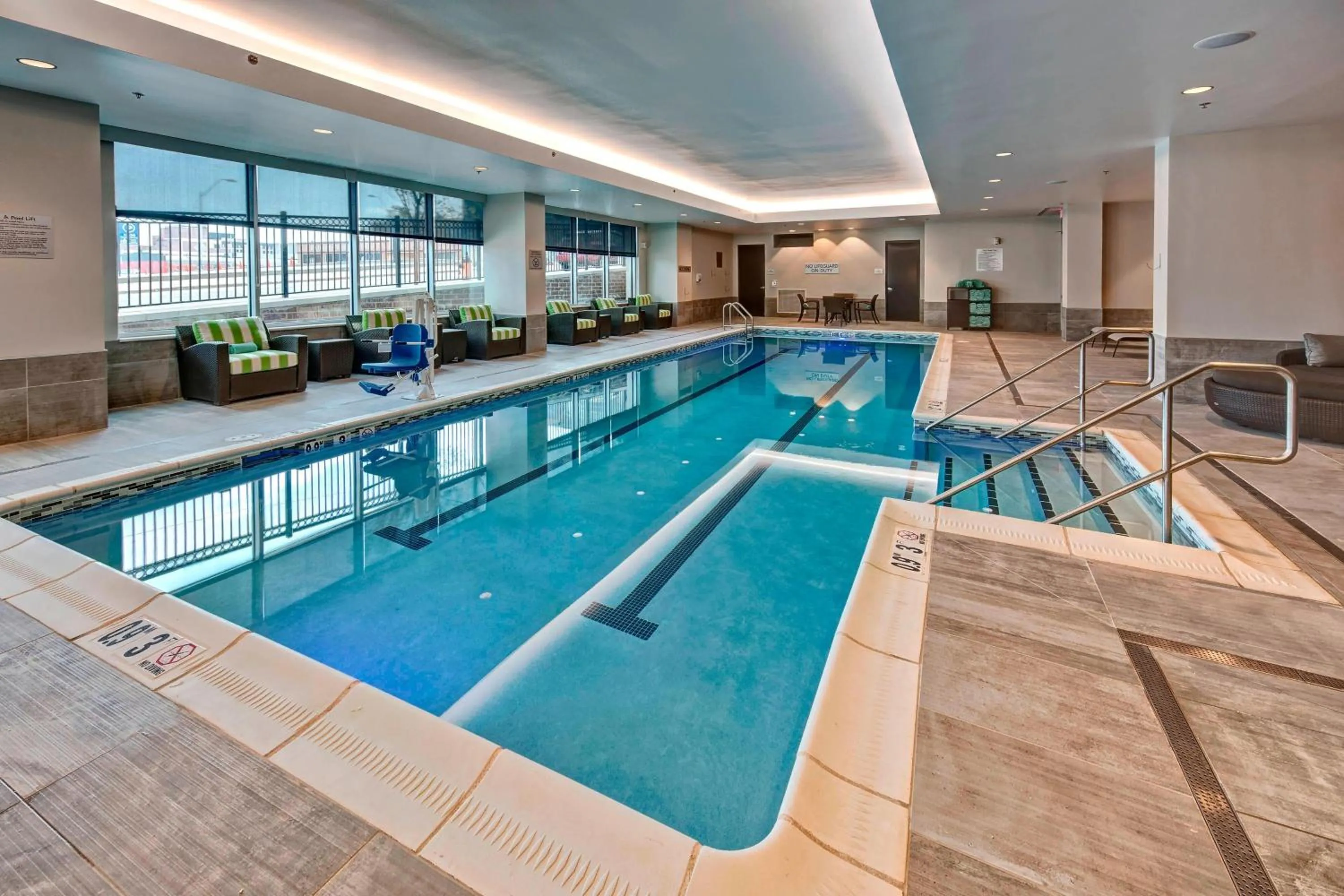Swimming pool in Residence Inn by Marriott Kansas City Downtown/Convention Center