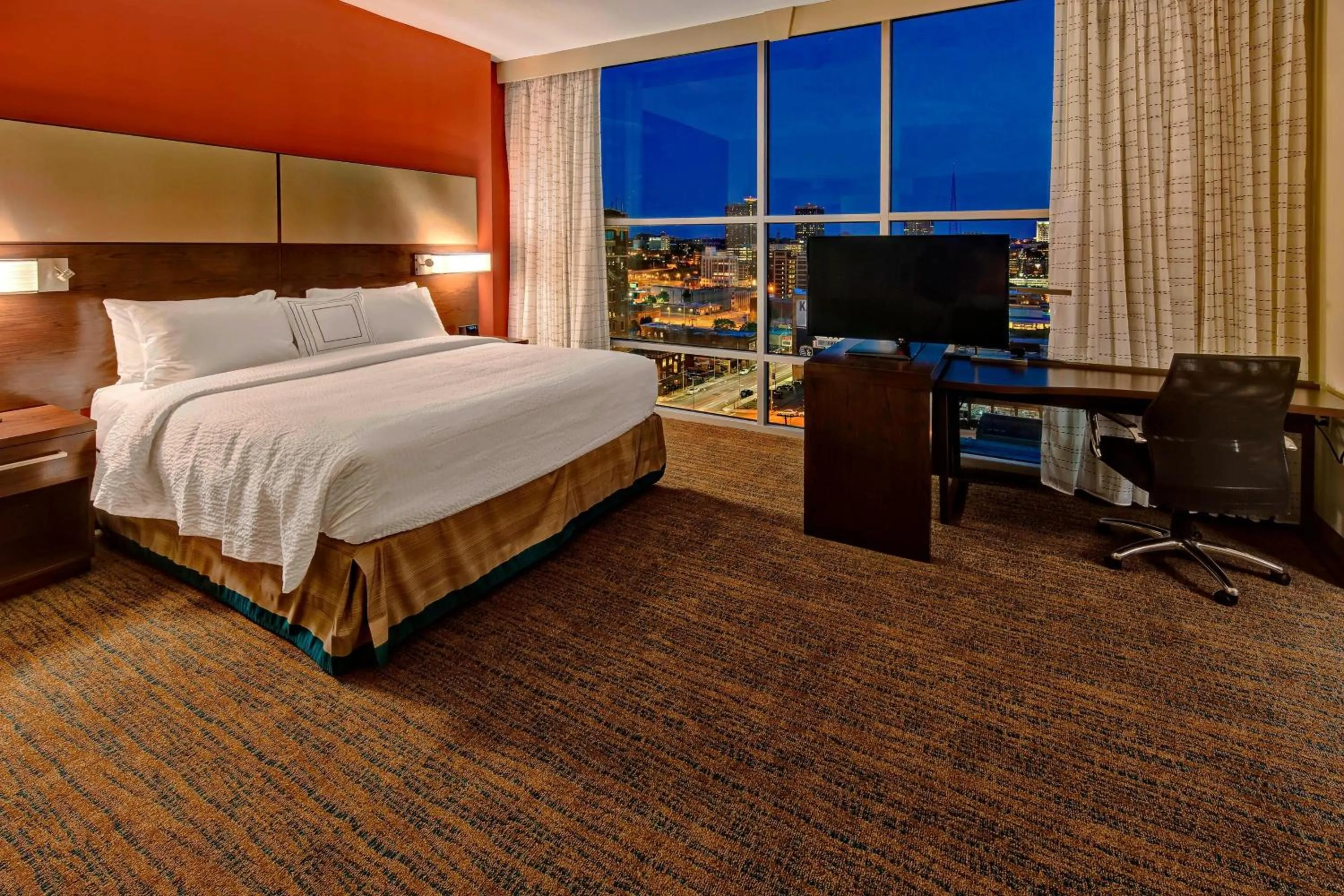 Photo of the whole room, Bed in Residence Inn by Marriott Kansas City Downtown/Convention Center