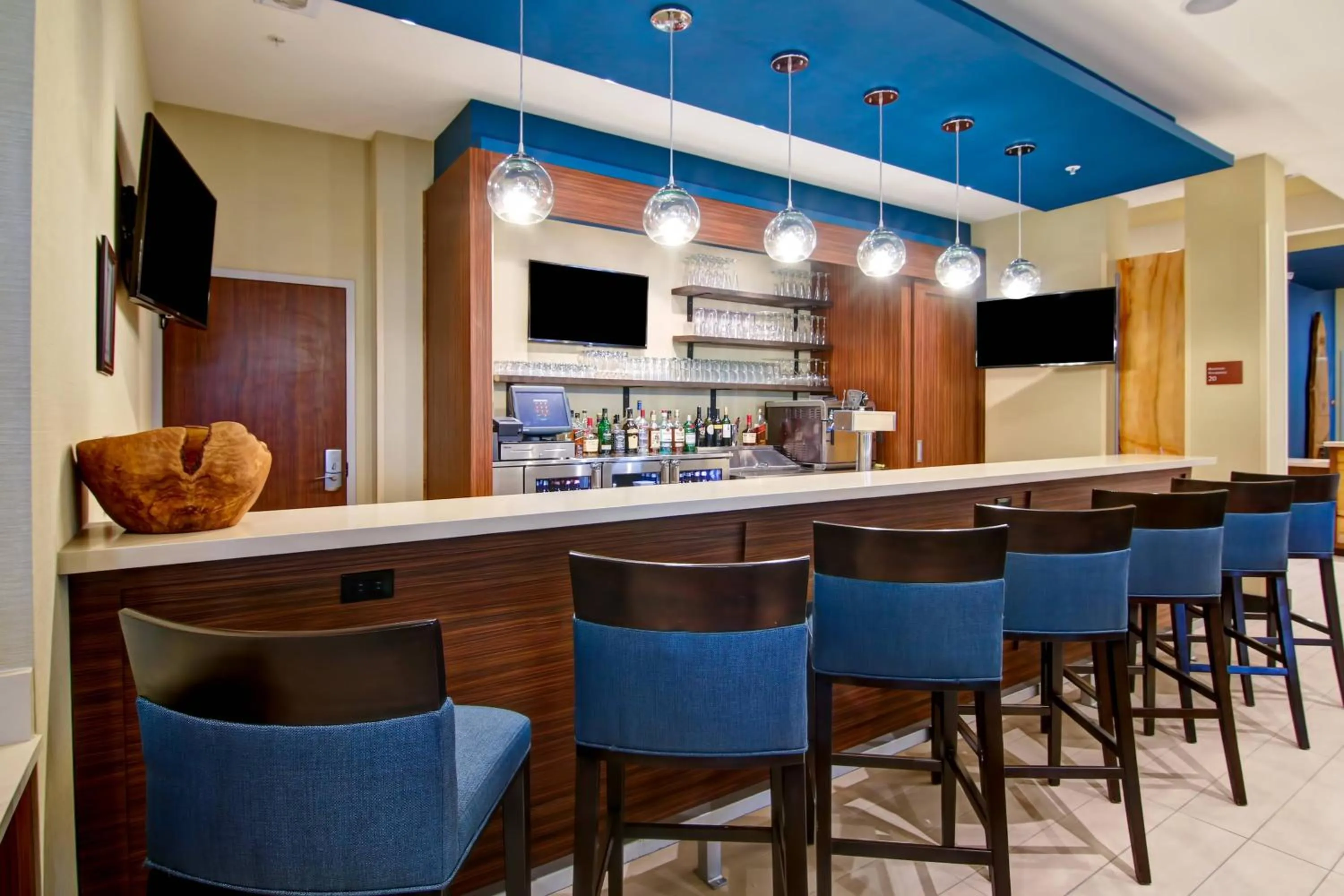 Lounge or bar in TownePlace Suites by Marriott Kincardine