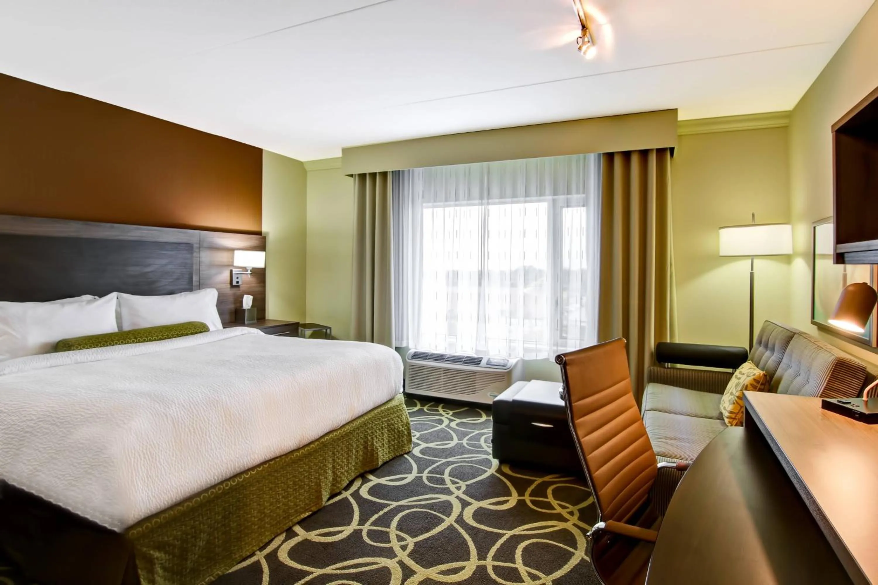Photo of the whole room, Bed in TownePlace Suites by Marriott Kincardine