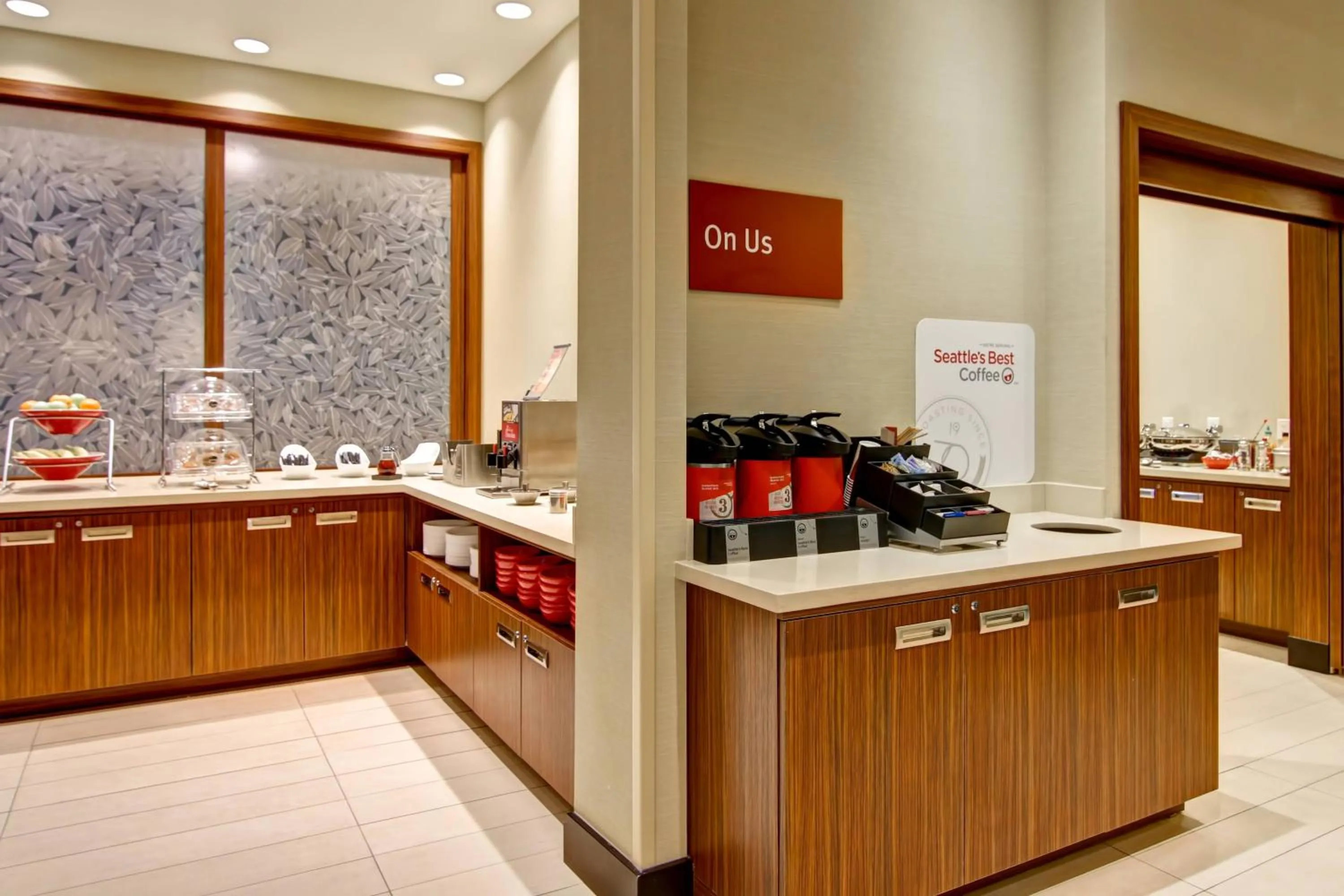 Breakfast in TownePlace Suites by Marriott Kincardine