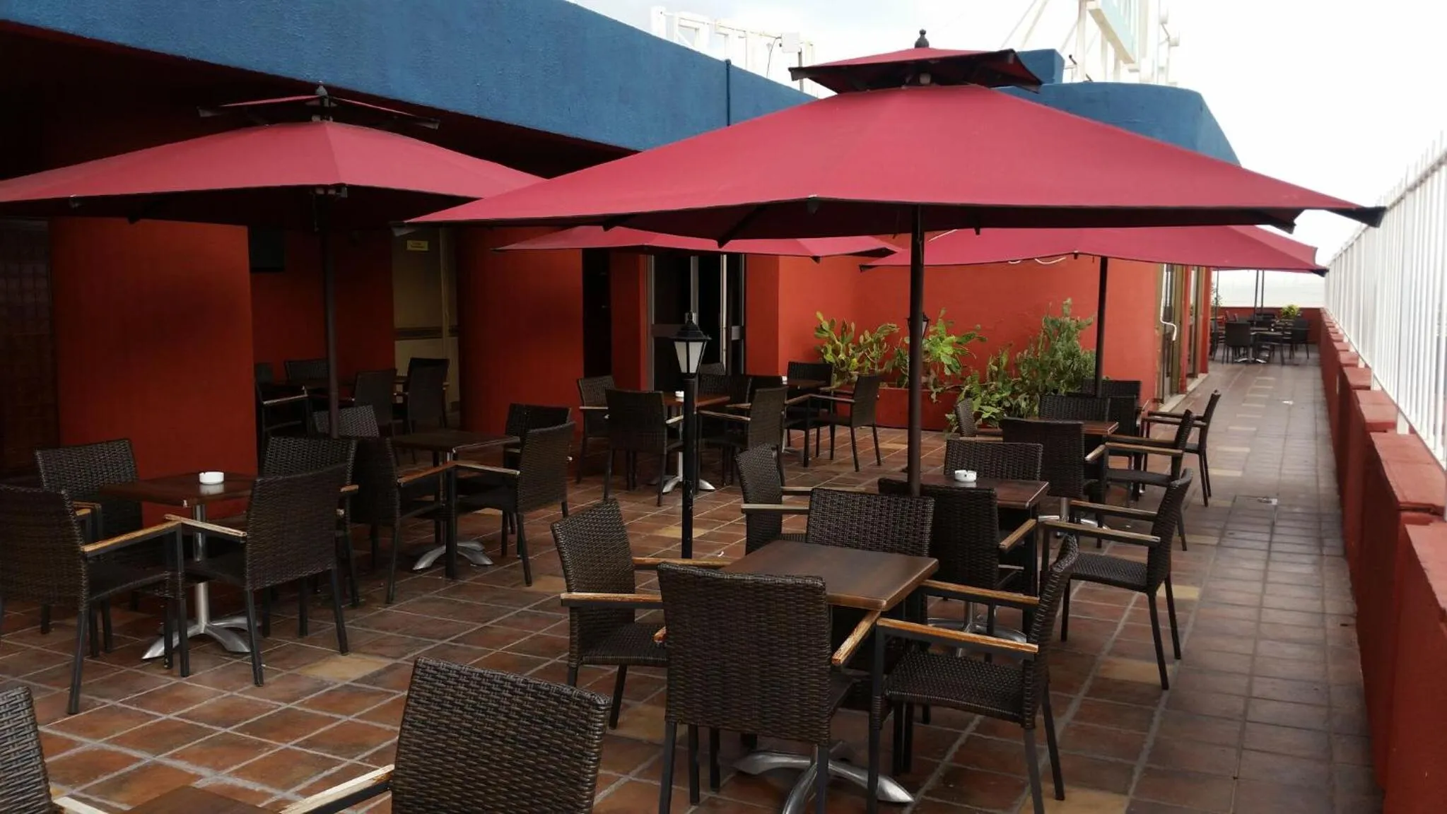 Restaurant/places to eat in El Hana International