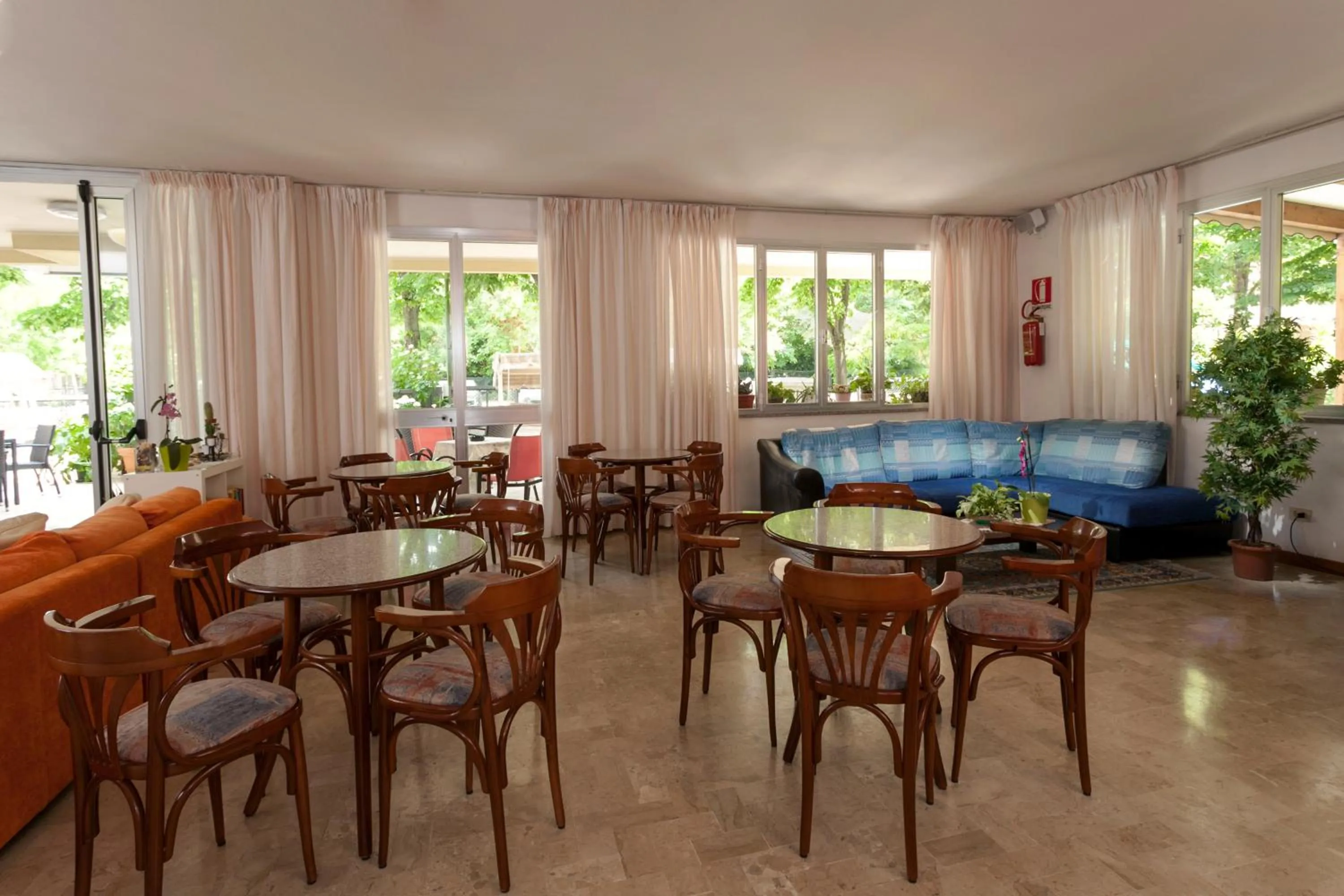 Communal lounge/ TV room in Hotel Gattuccio