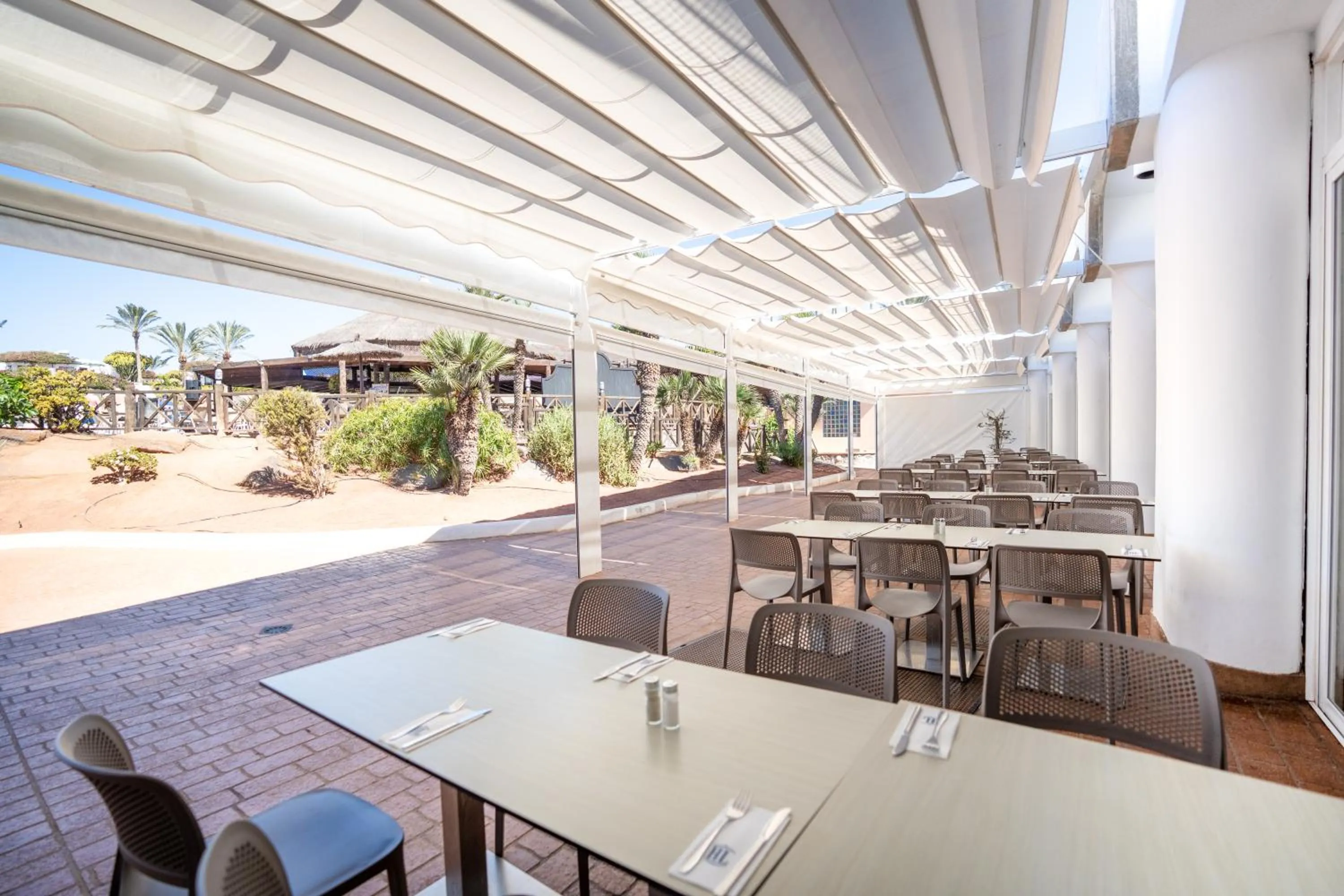 Restaurant/places to eat in HL Club Playa Blanca