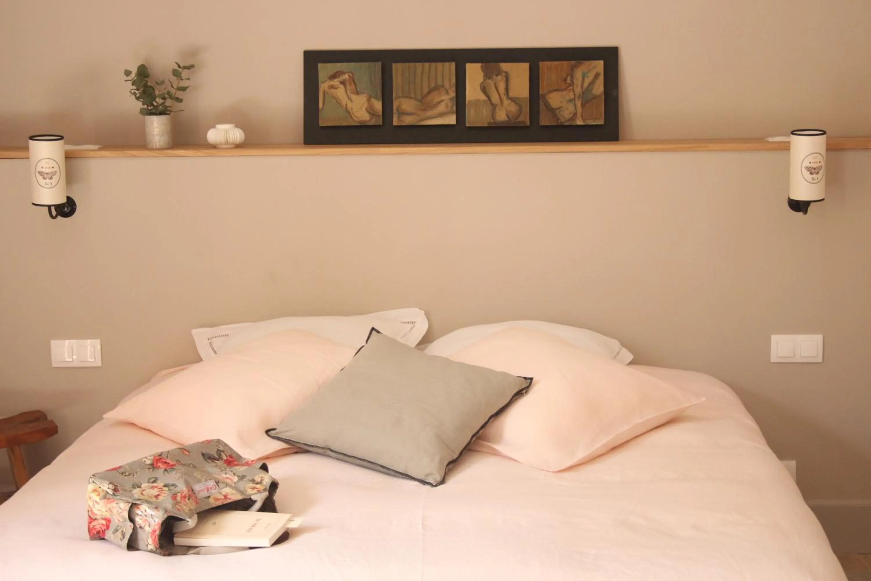 Decorative detail, Bed in La Magnanerie de l'Isle B&B