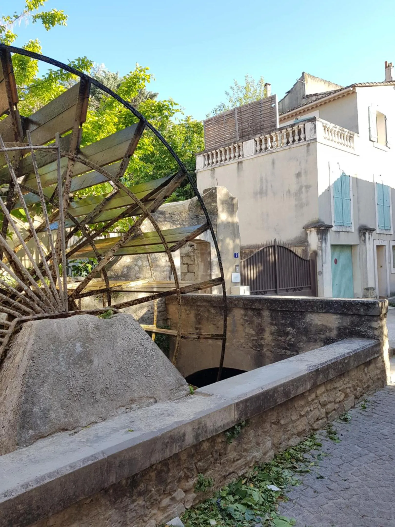 Facade/entrance in La Magnanerie de l'Isle B&B