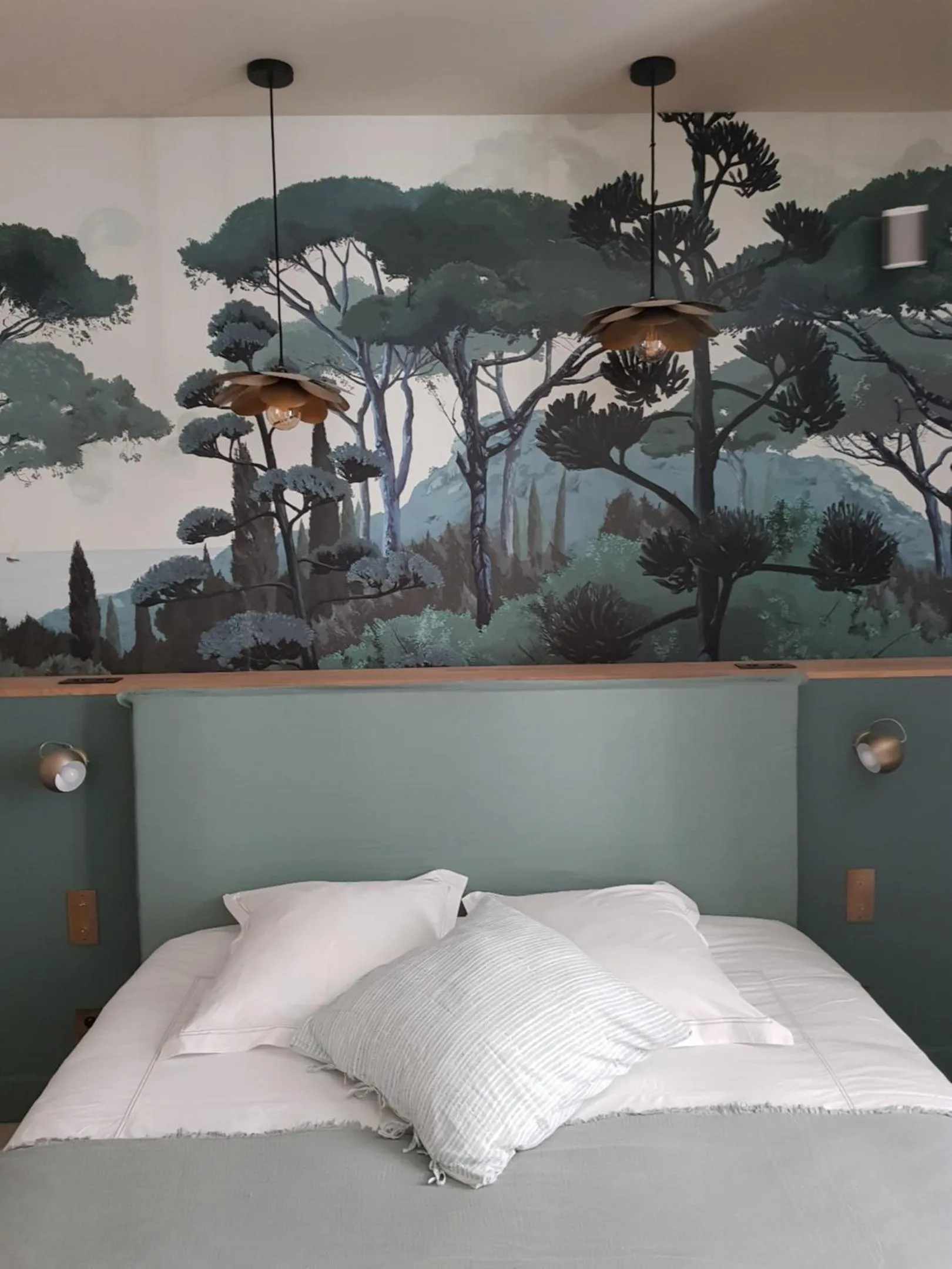 Bedroom, Bed in La Magnanerie de l'Isle B&B