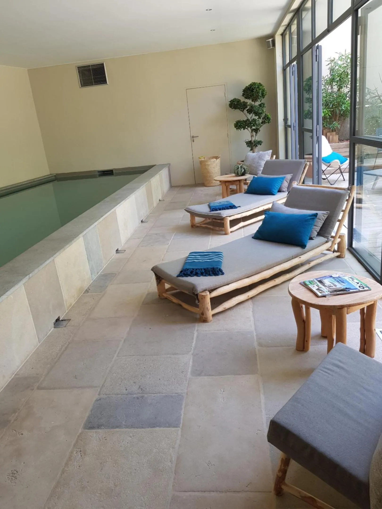 Massage in La Magnanerie de l'Isle B&B