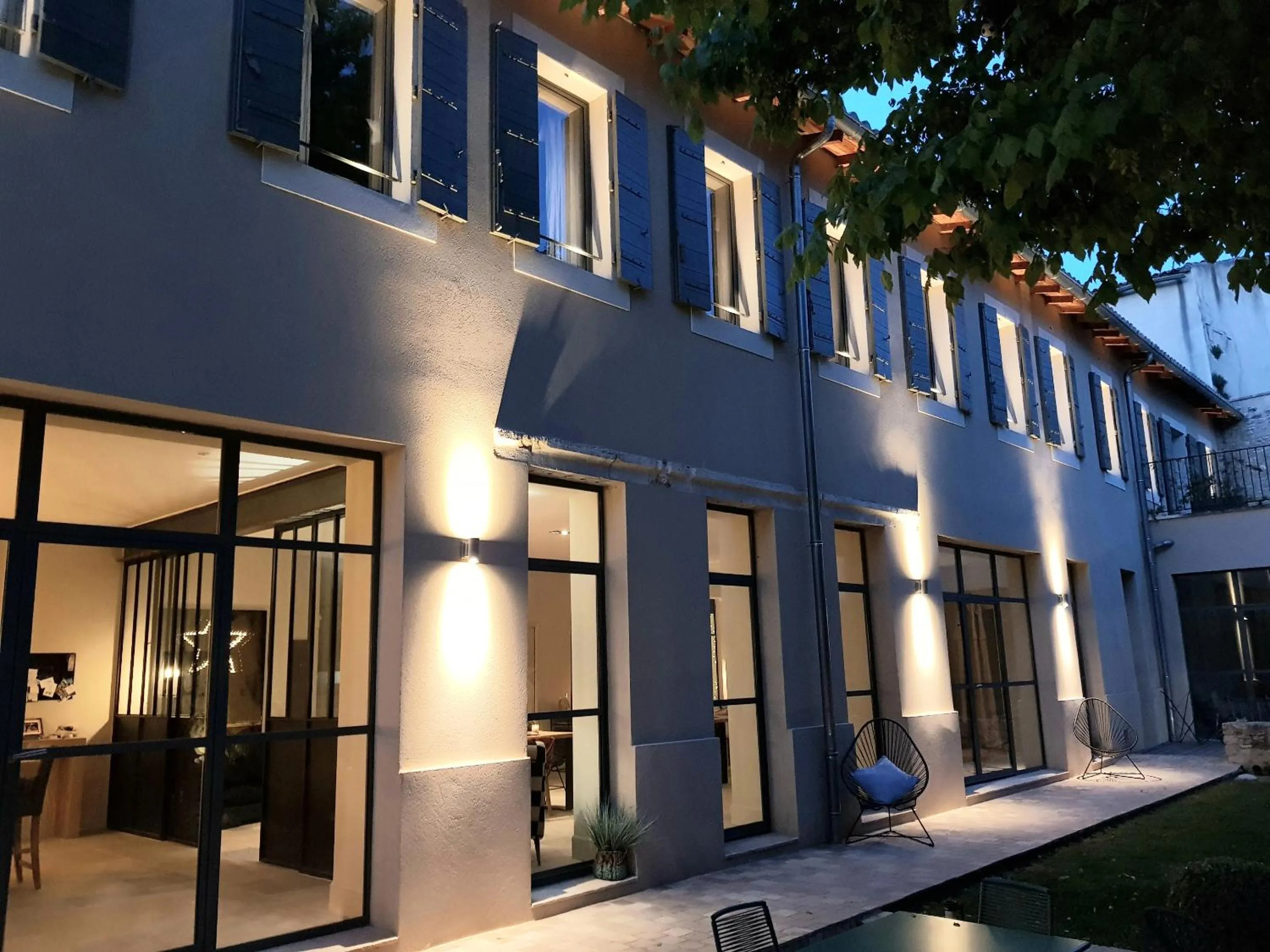 Facade/entrance in La Magnanerie de l'Isle B&B