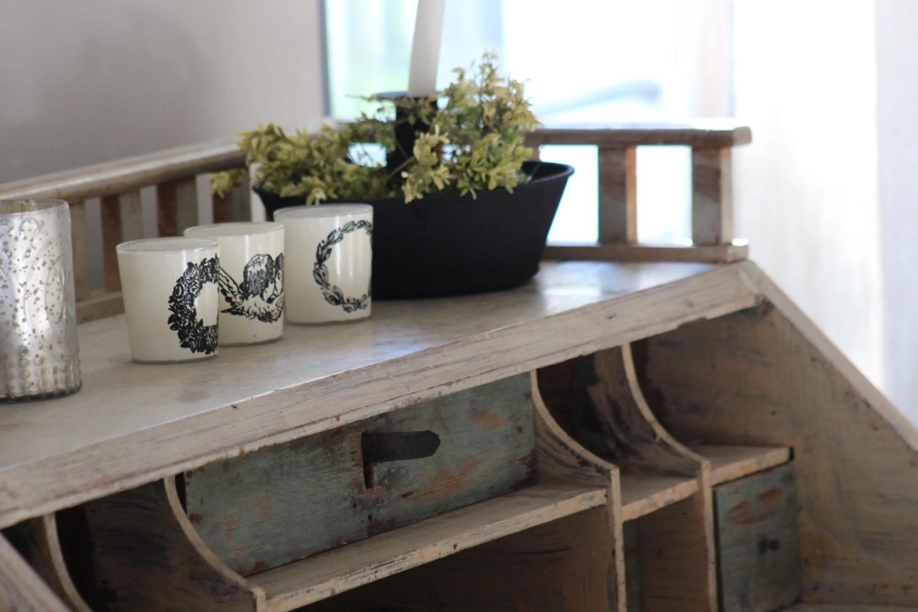 Decorative detail in La Magnanerie de l'Isle B&B