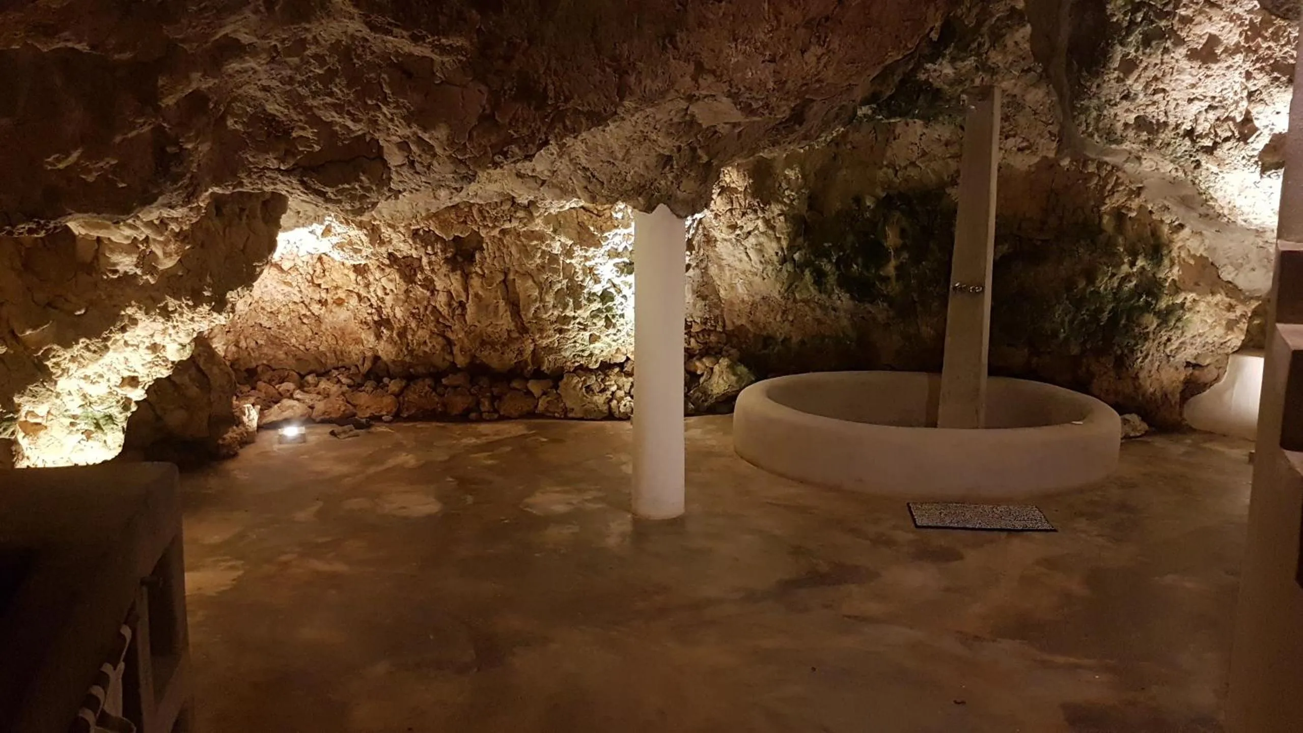 Shower in La Cueva Eco-Lodge