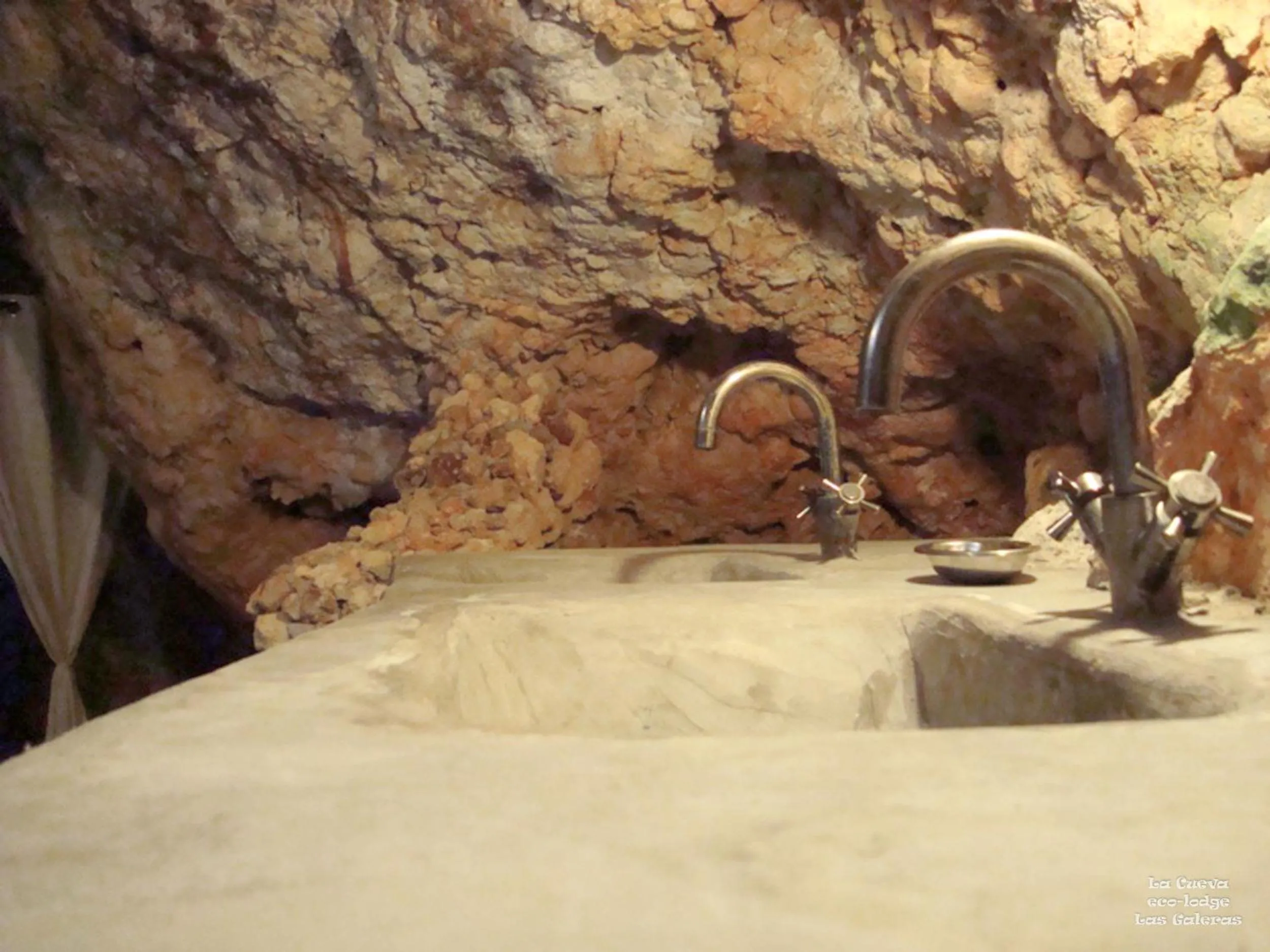 Bathroom in La Cueva Eco-Lodge