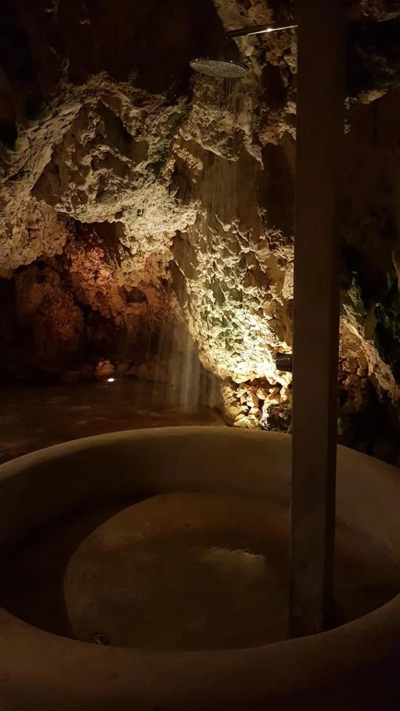 Shower in La Cueva Eco-Lodge
