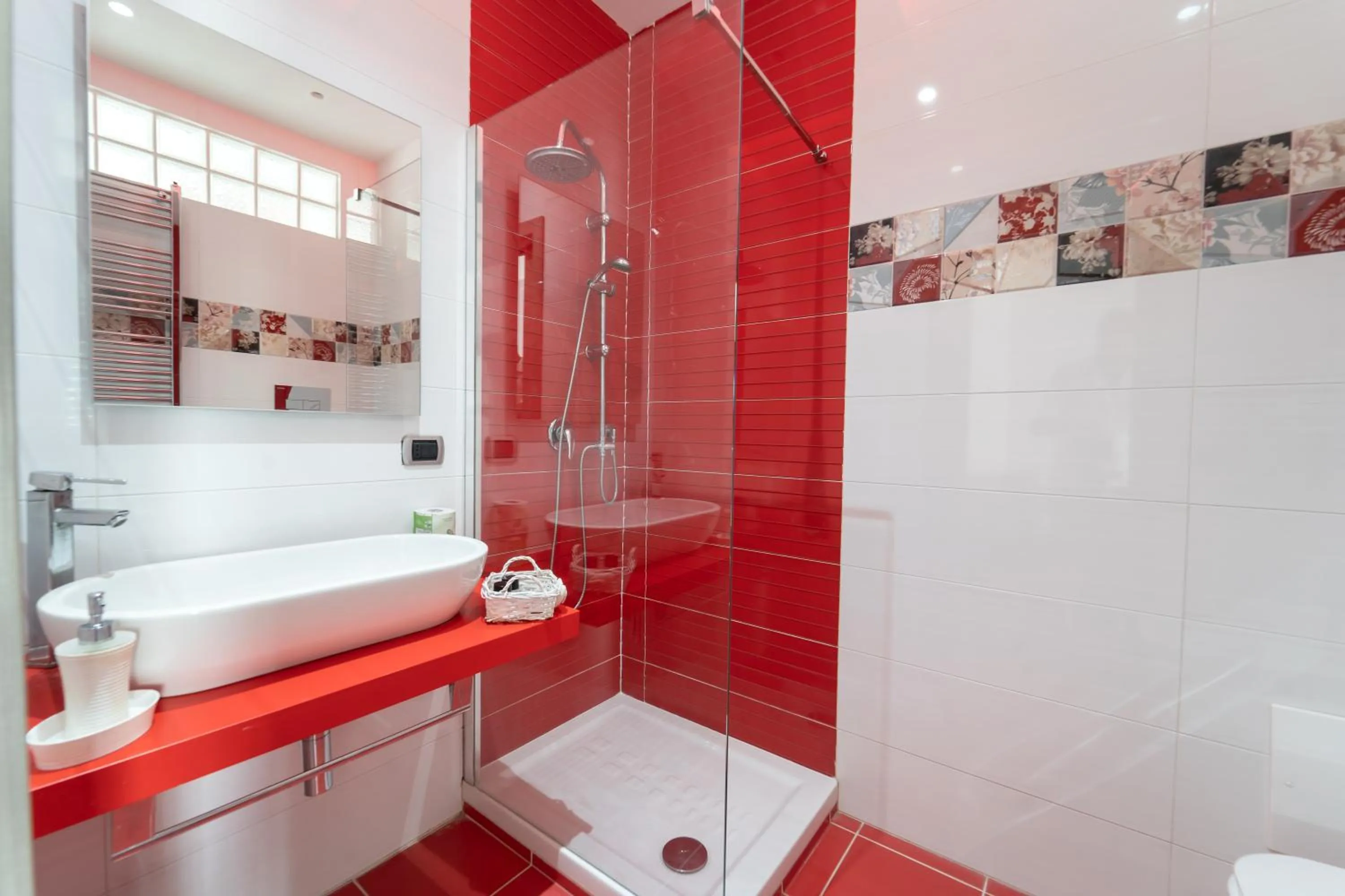 Bathroom in Royal Art H Duomo - Napoli Centro, by ClaPa Group