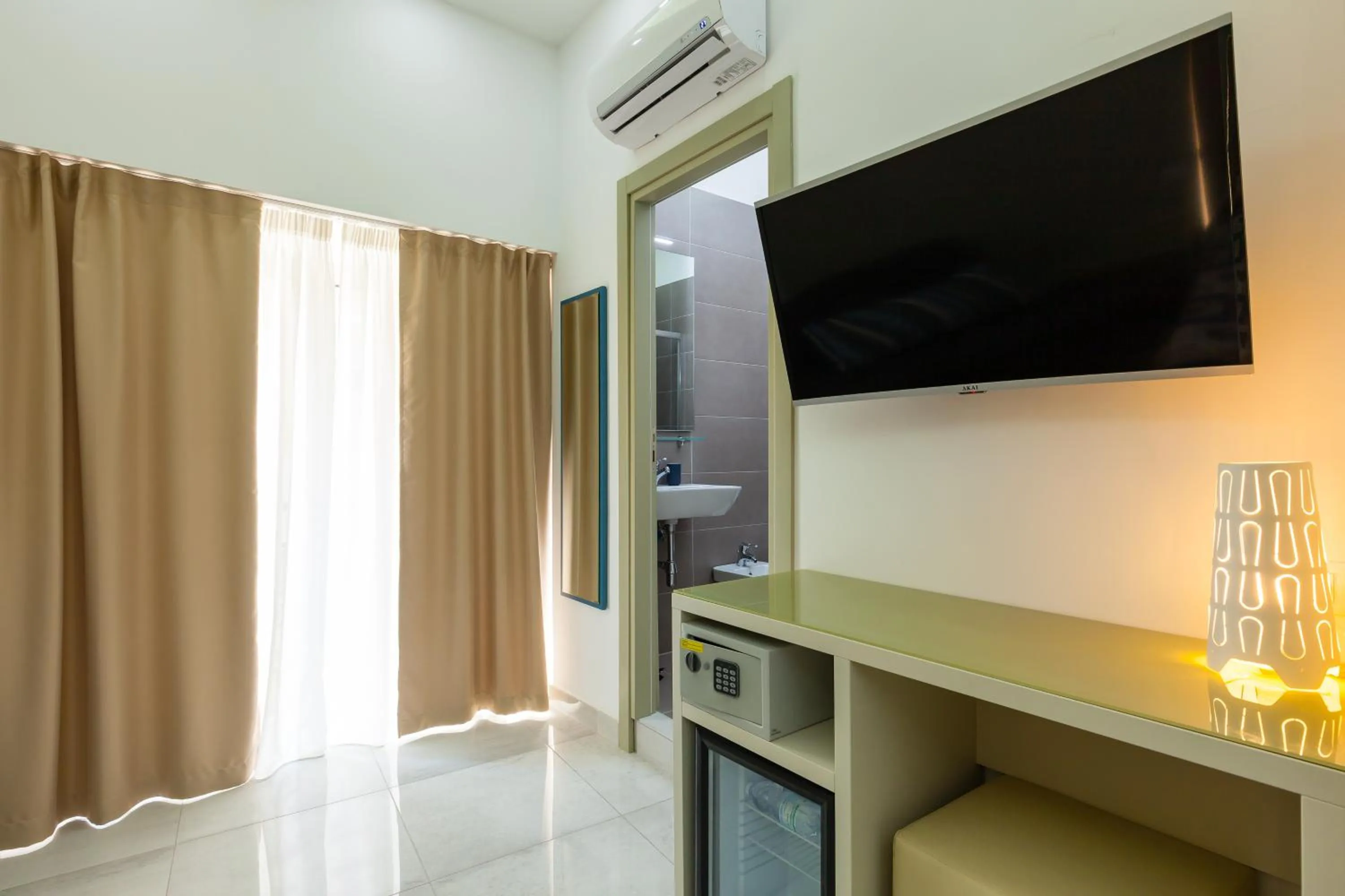 Photo of the whole room in Royal Art H Duomo - Napoli Centro, by ClaPa Group