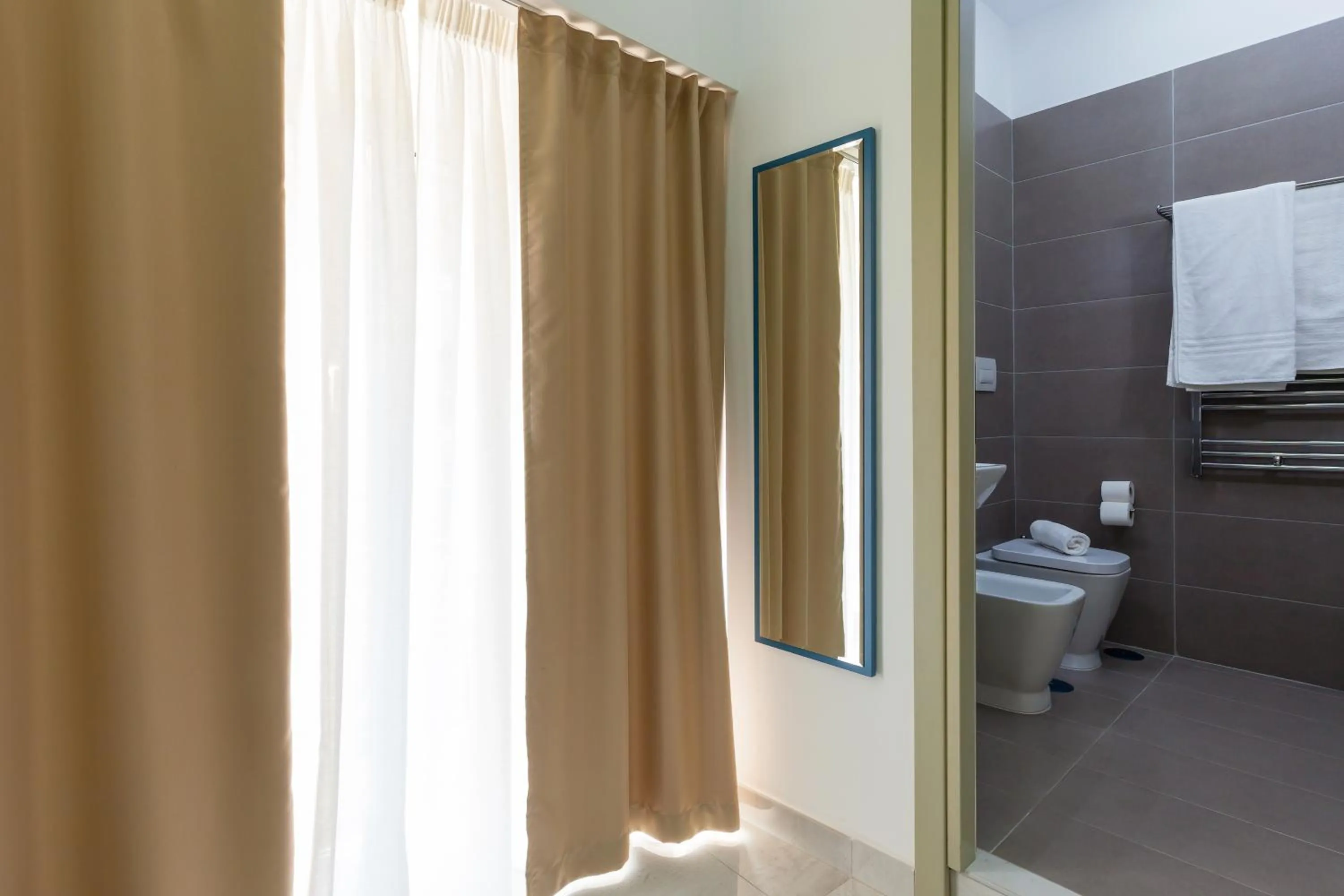 Photo of the whole room in Royal Art H Duomo - Napoli Centro, by ClaPa Group